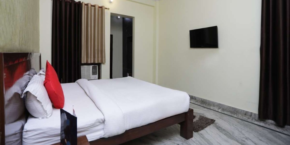 Hotel Shikhar Paradise in Lucknow