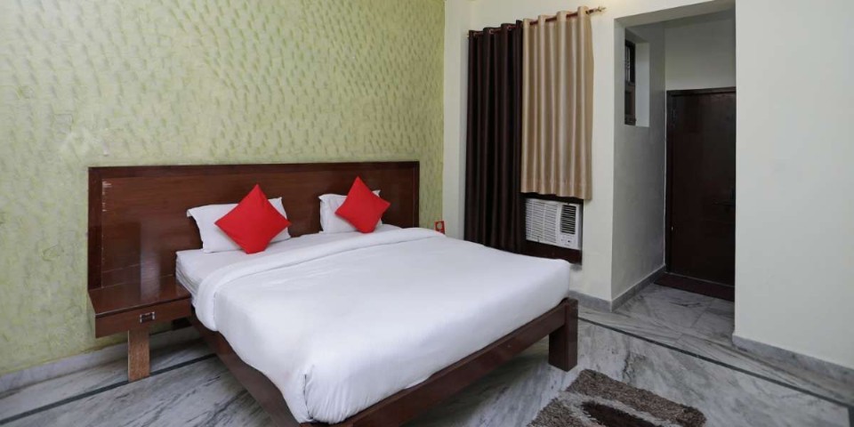 Hotel Shikhar Paradise in Lucknow