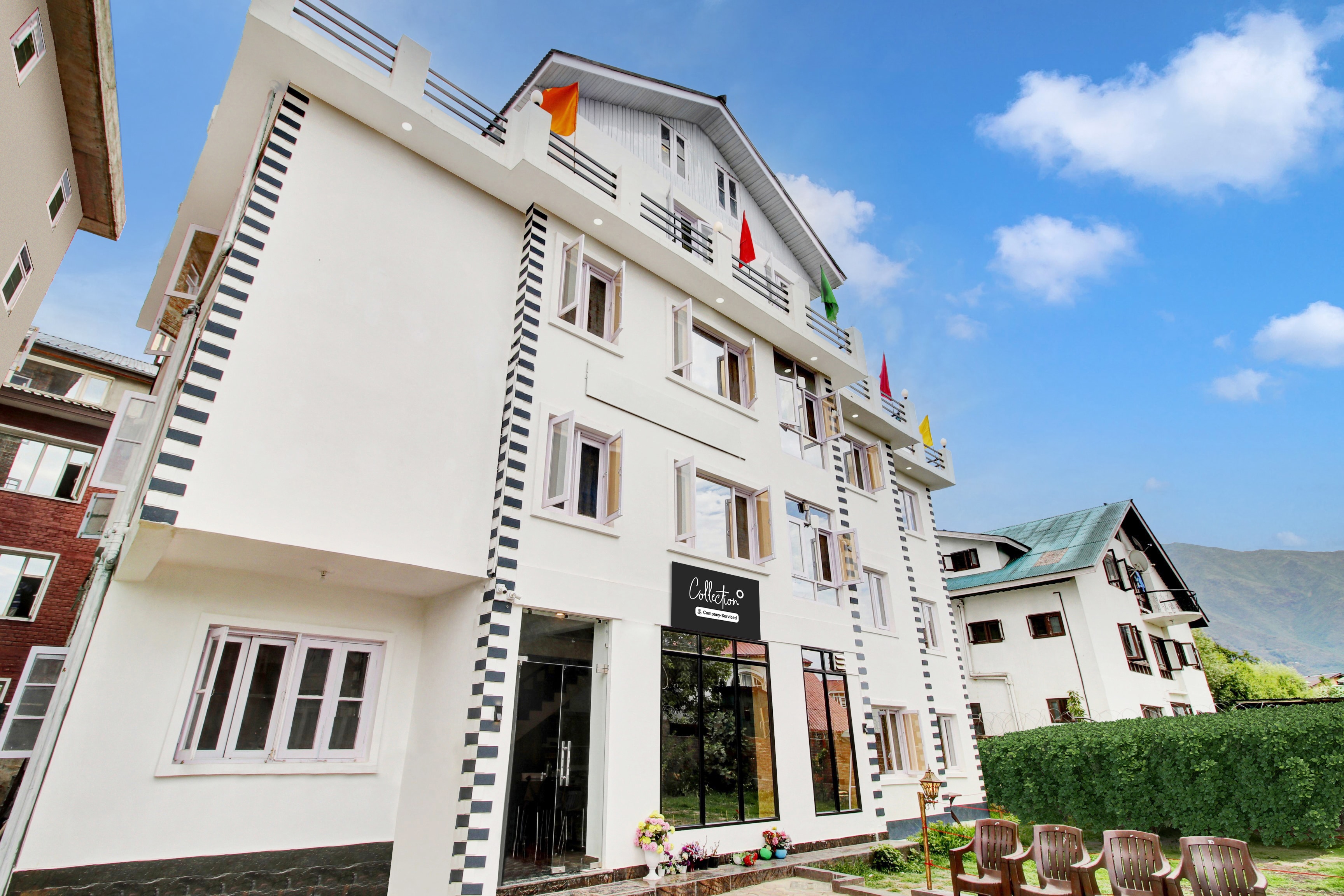 Collection O Dal Lake in Srinagar