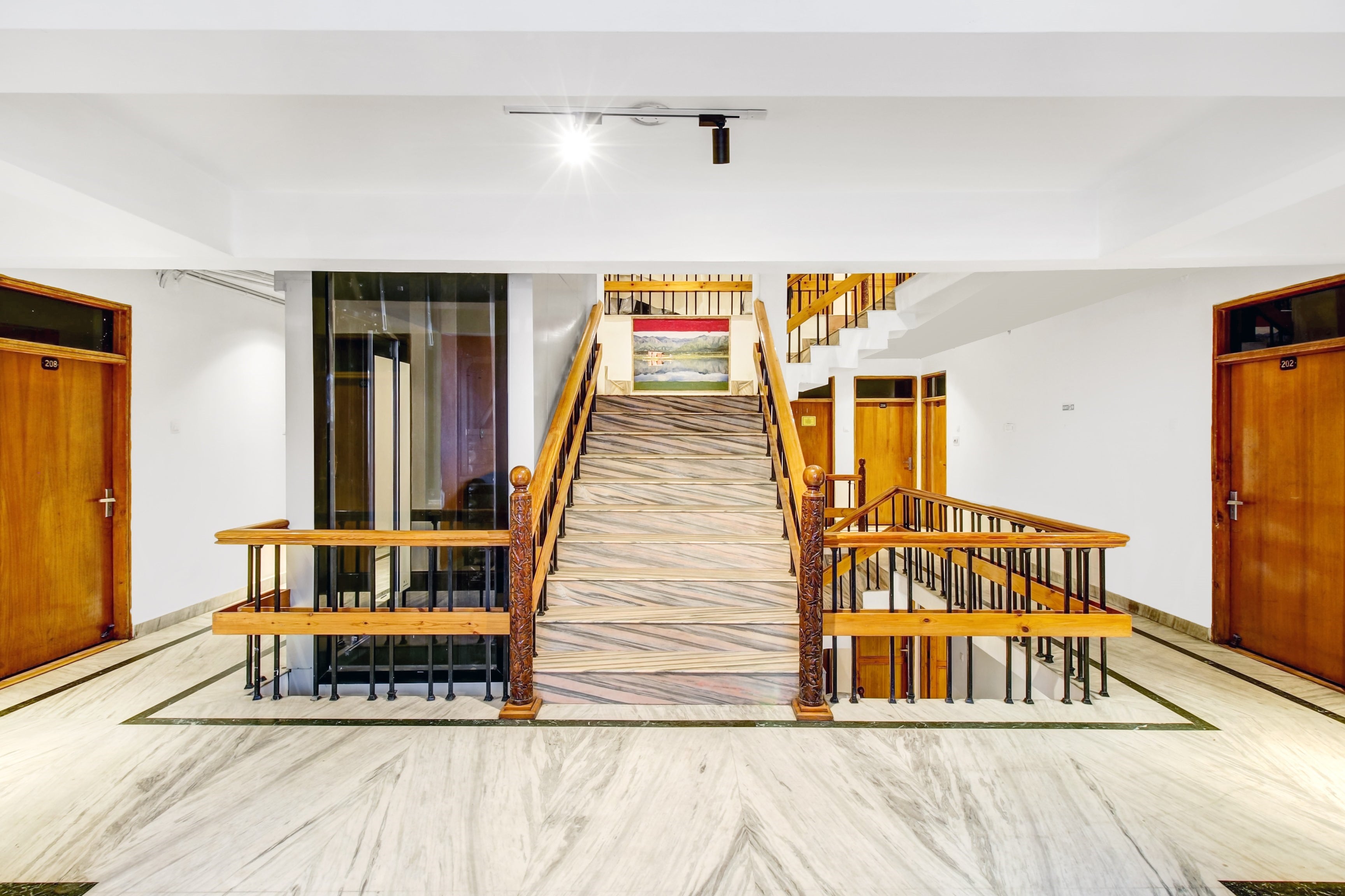 Super Townhouse Rajbagh Formerly Hotel Modern in Srinagar