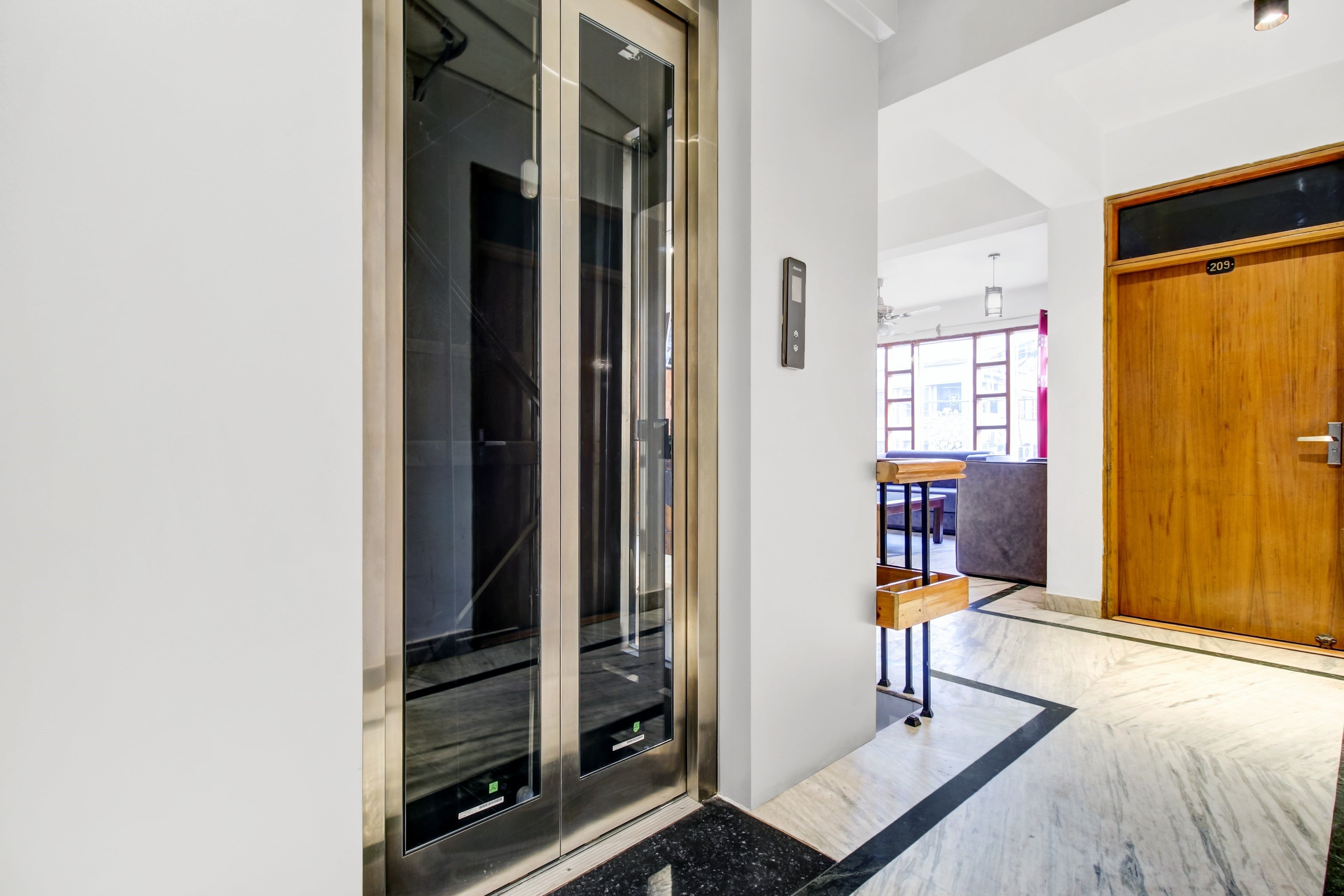 Super Townhouse Rajbagh Formerly Hotel Modern in Srinagar