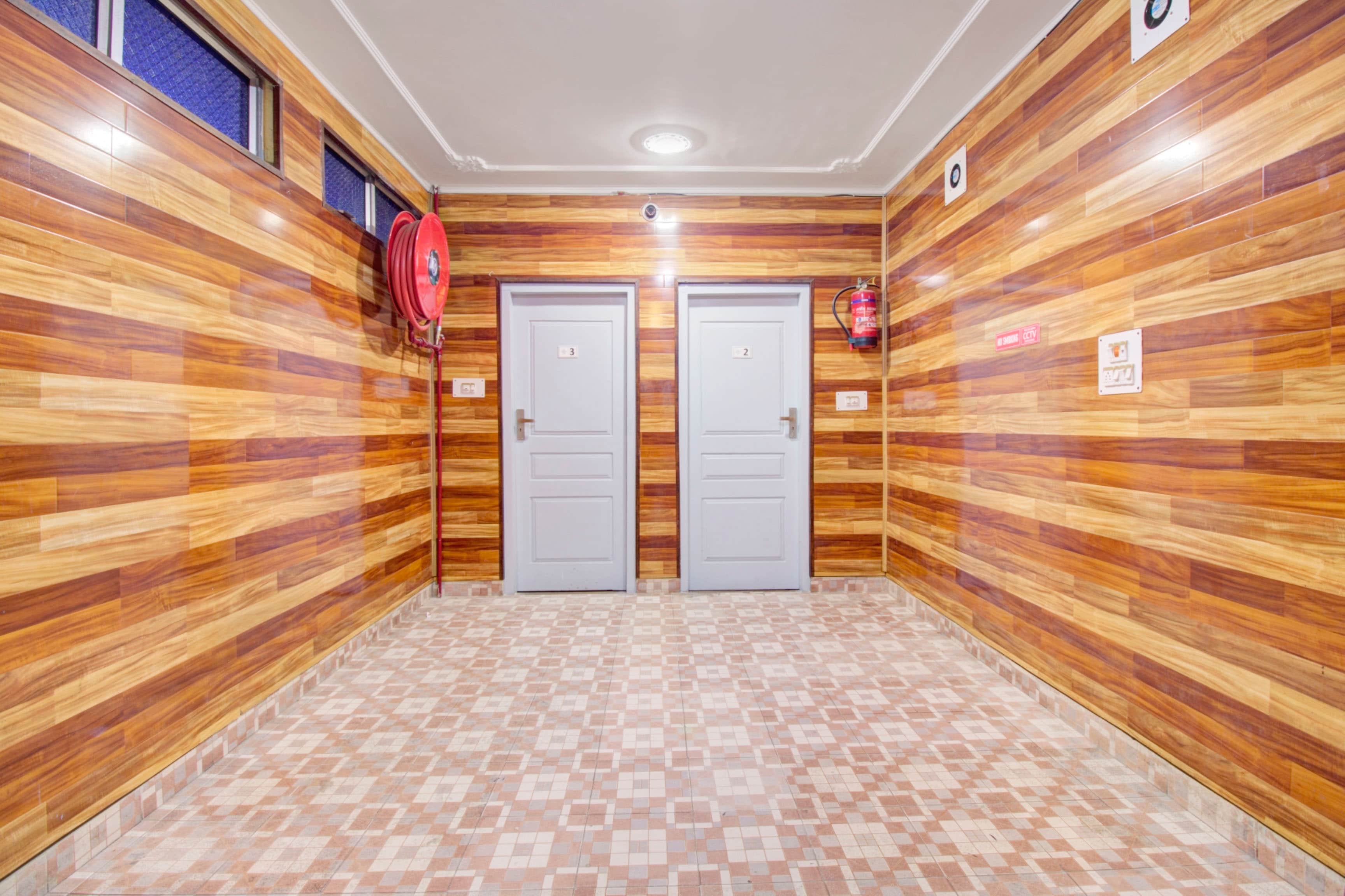 Super Hotel O Zero Bridge Formerly New Time Star in Srinagar