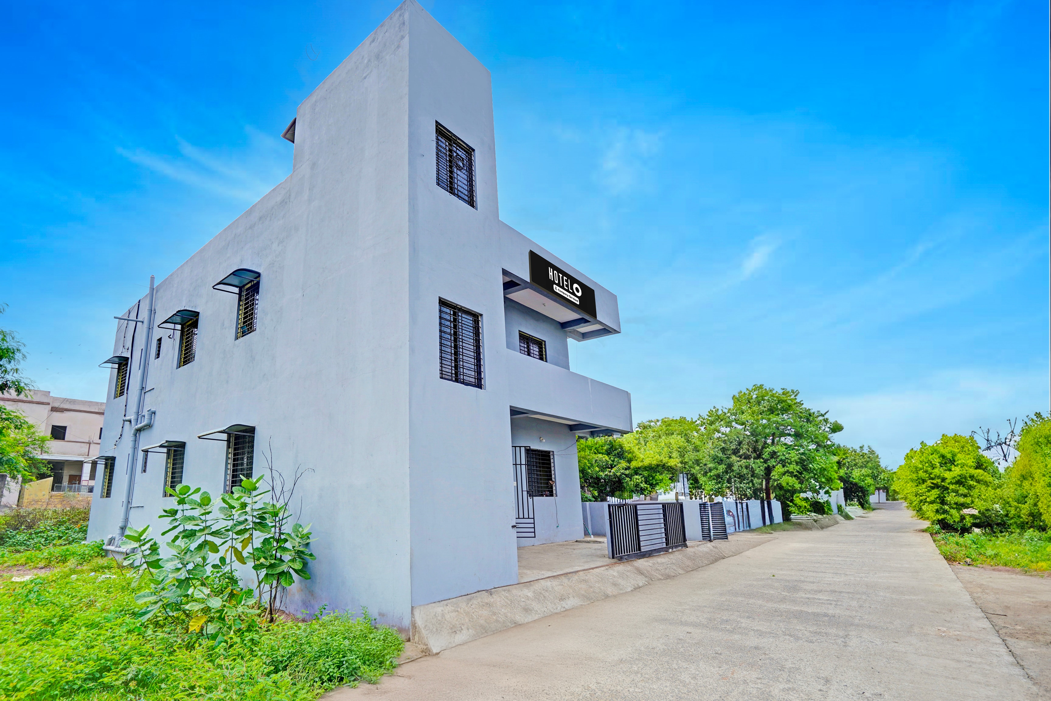 Super Hotel O CRPF Crossway Formerly V7 Inn Service Apartment in Nagpur