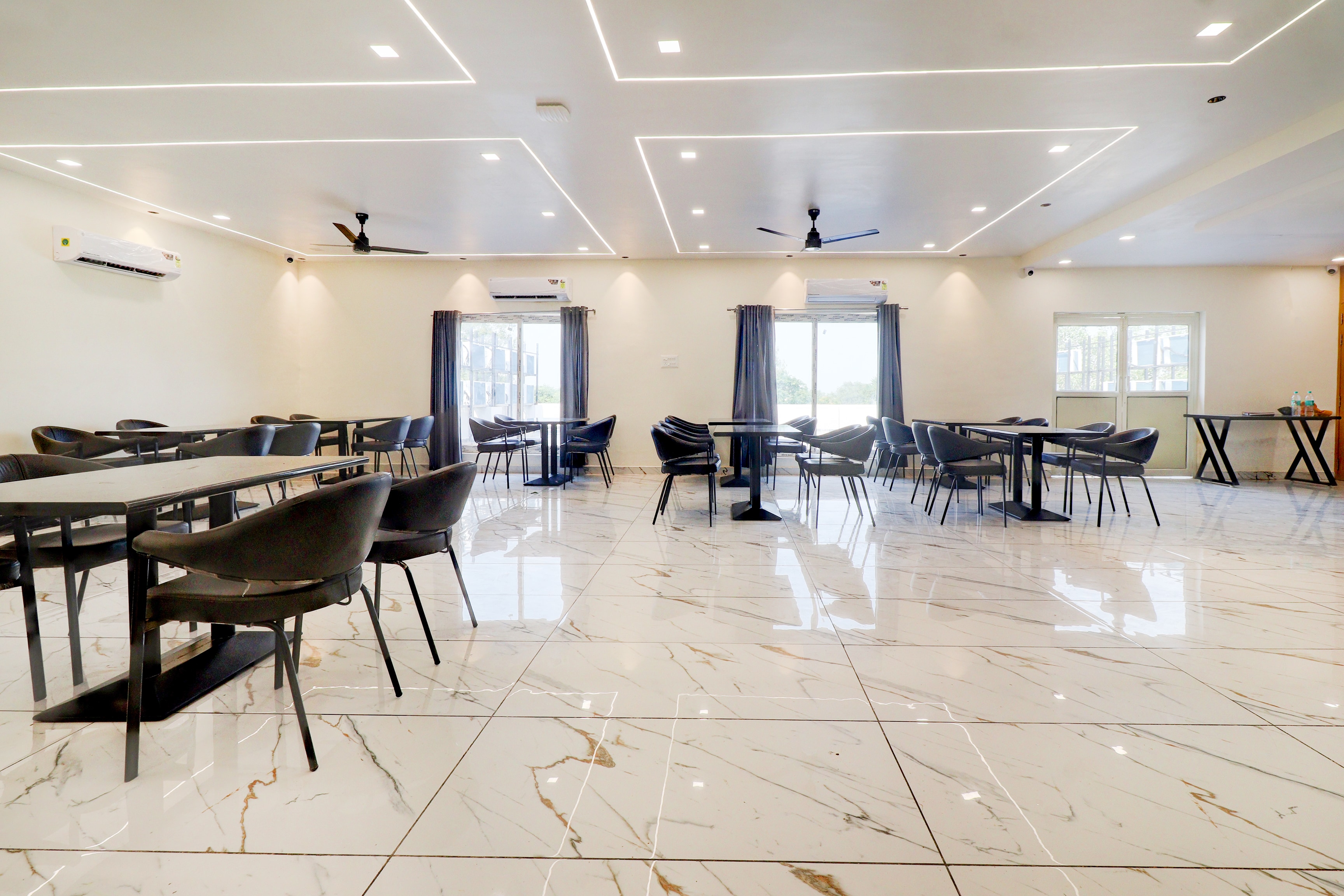 Super Townhouse Oak Army Aviation Base Jhansi in Jhansi