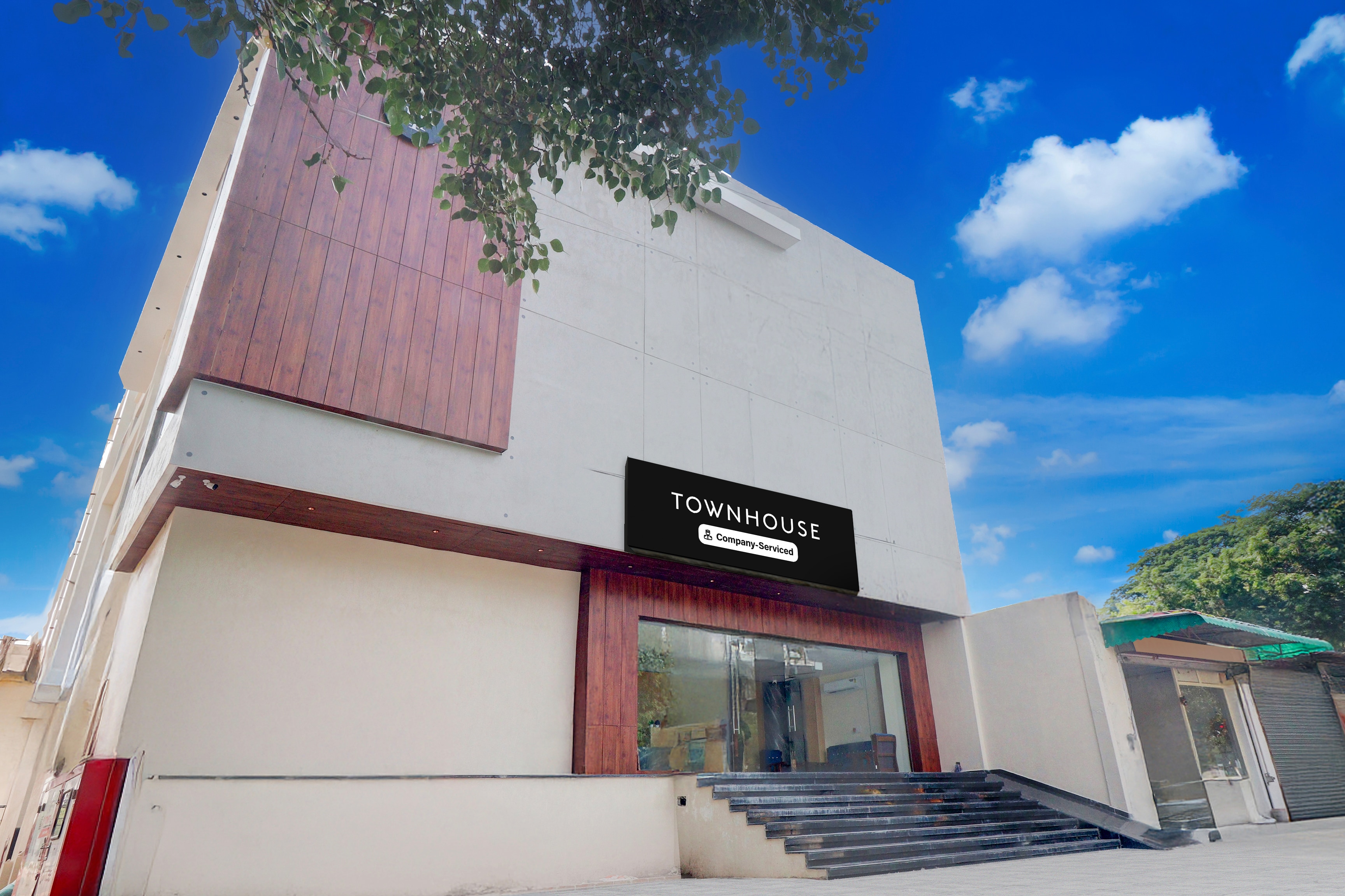 Super Townhouse Oak Army Aviation Base Jhansi in Jhansi