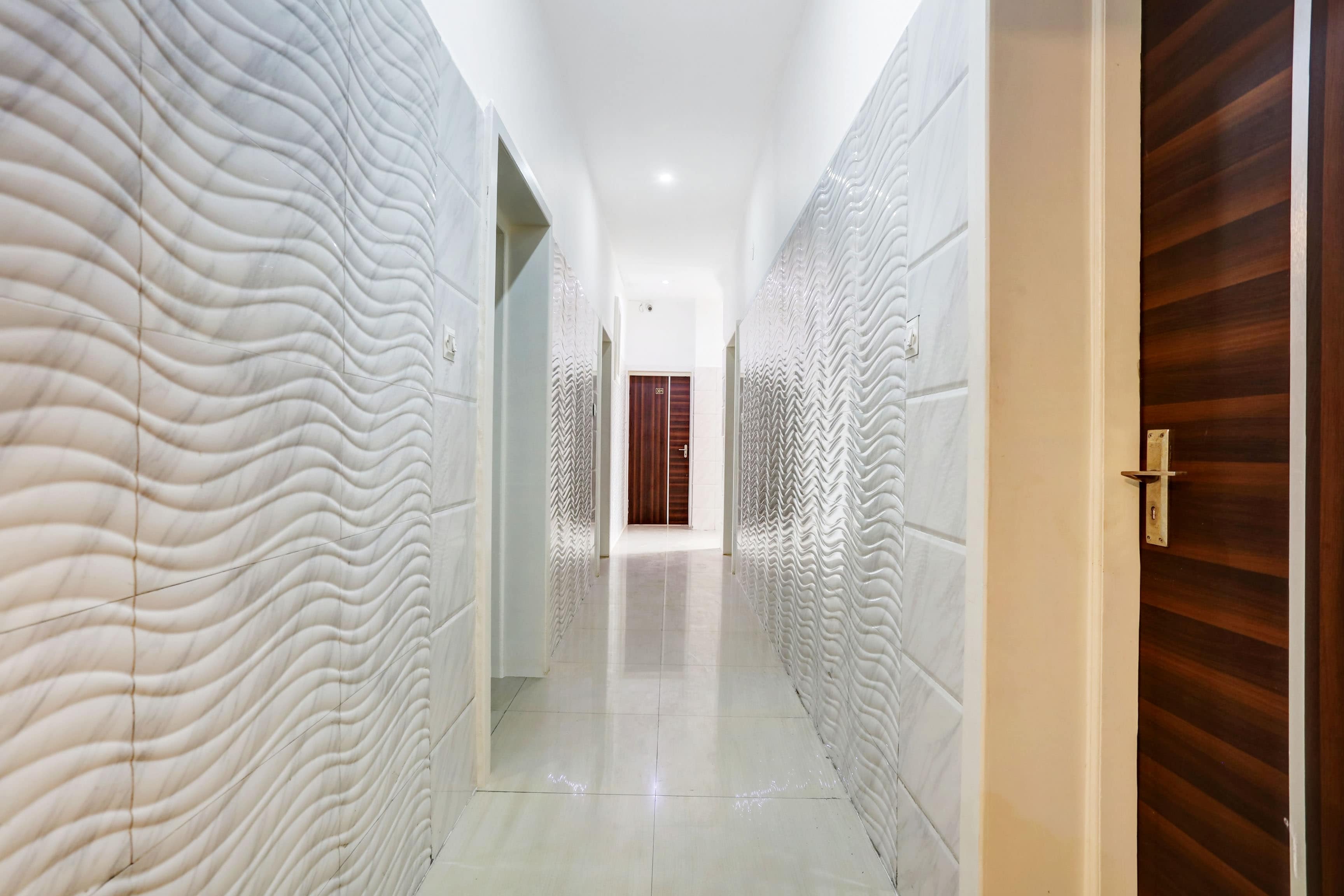 Super Hotel O Jammu Near Ragunath Bazaar Formerly GoodWill in Jammu