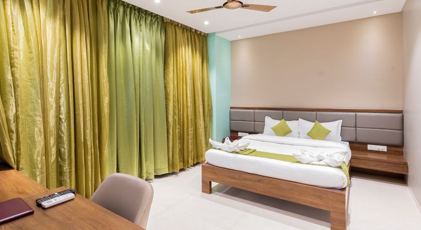 Hotel Seven Oaks in Navi Mumbai