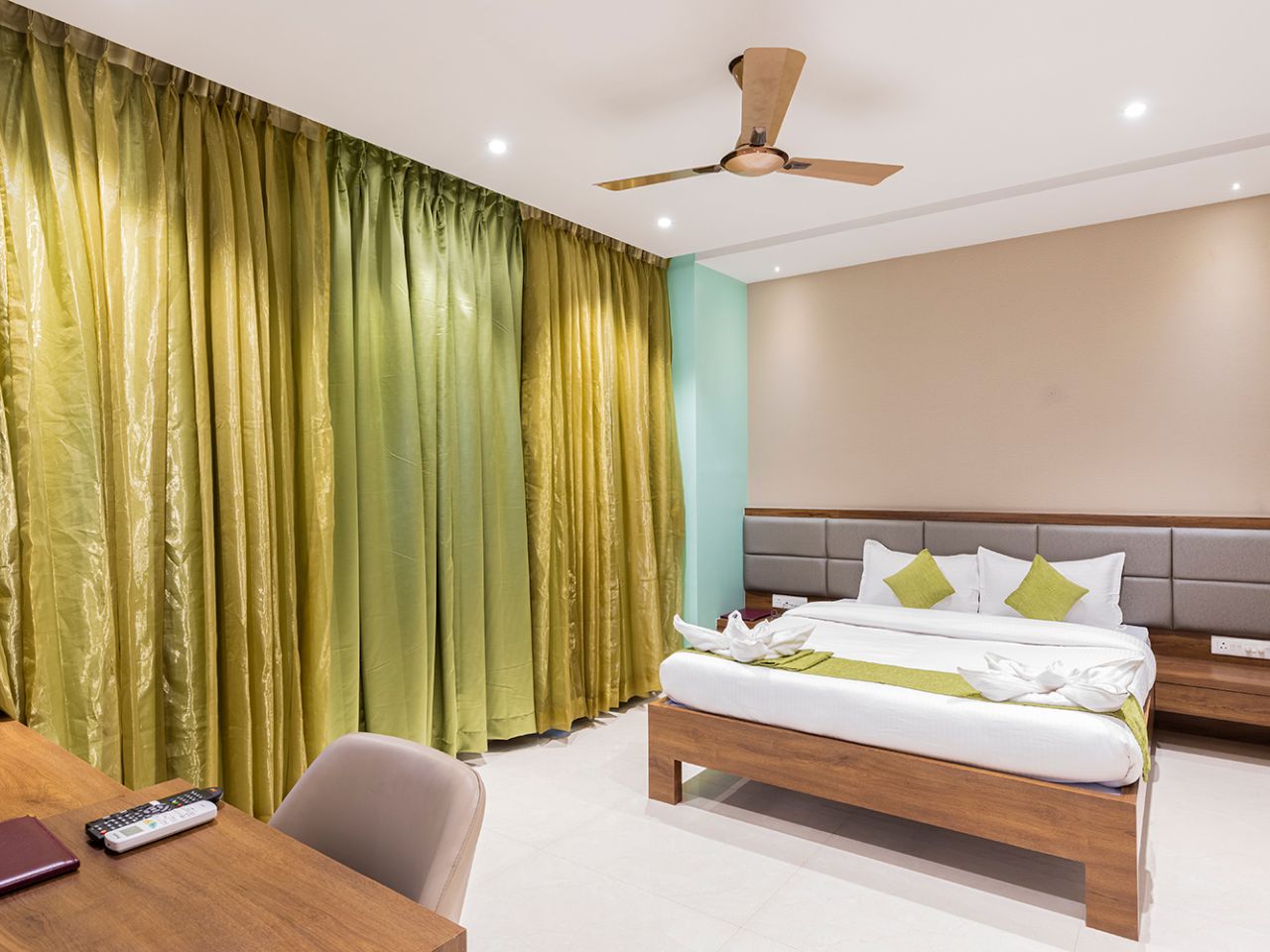 Hotel Seven Oaks in Navi Mumbai