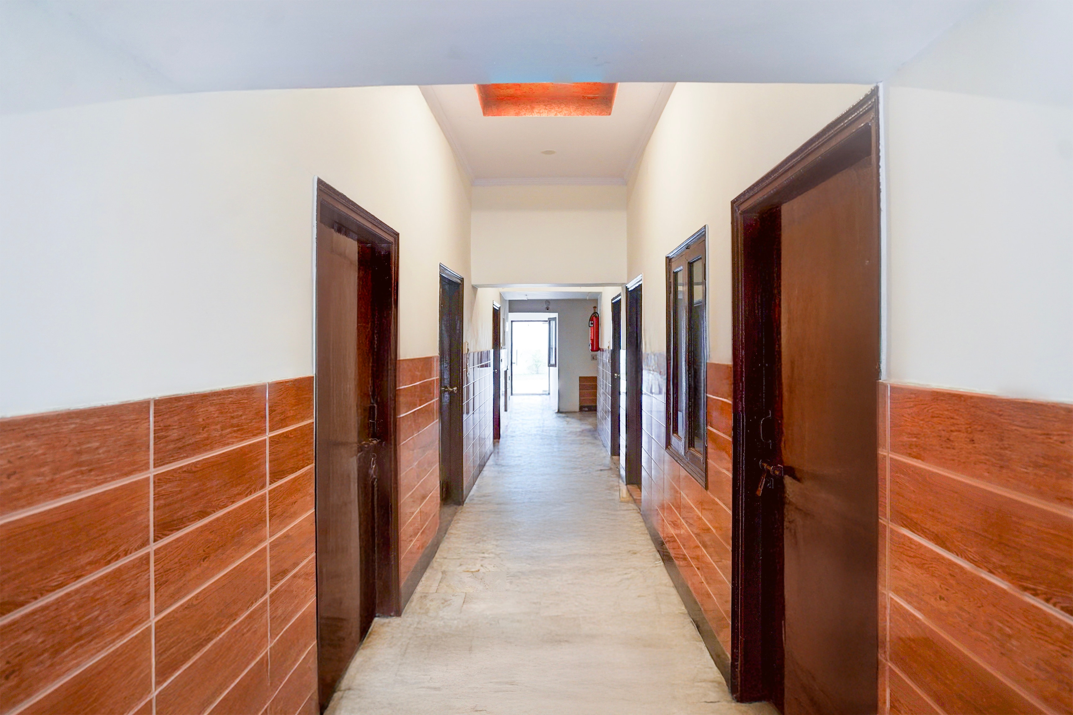 Super Hotel O Tyagi Road near Railway Station in Dehradun