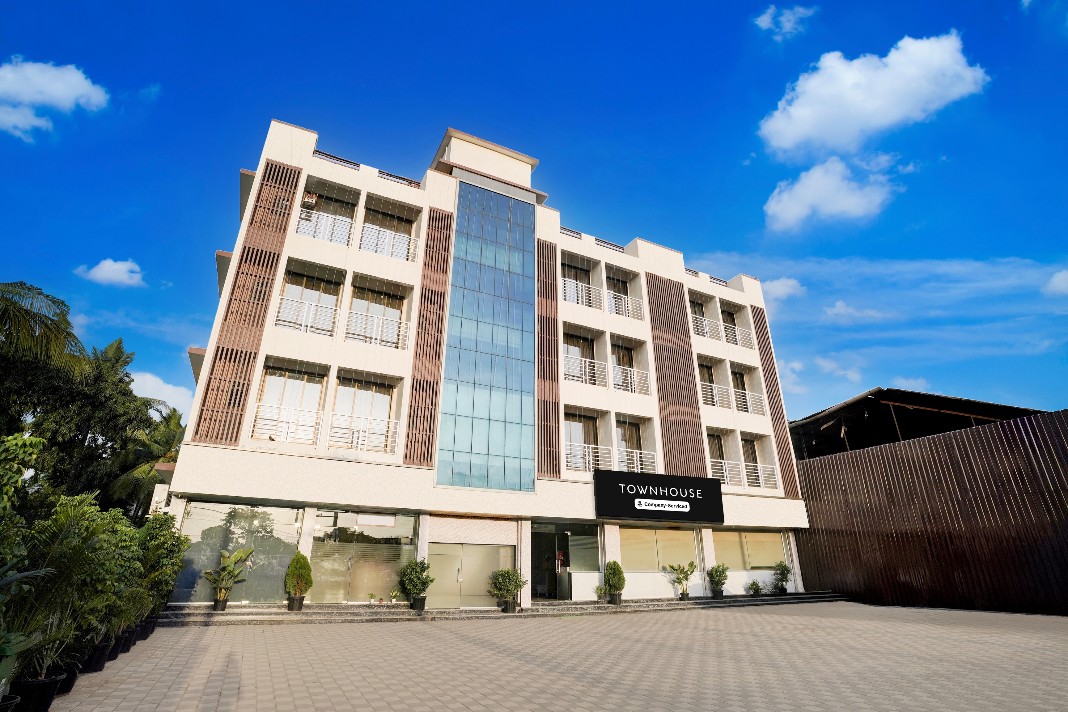 Super Townhouse Vasai Express Highway Formerly Majestic Inn in Mumbai