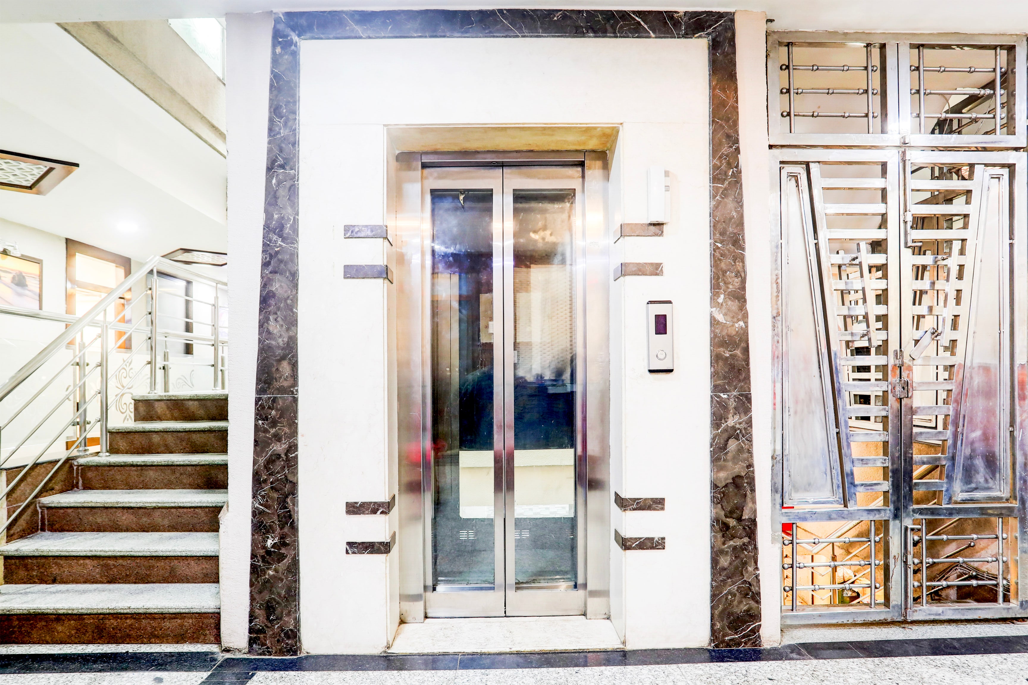 Super Collection O Kampoo Tiraha Road Formerly Siddhi Vinayak in Gwalior