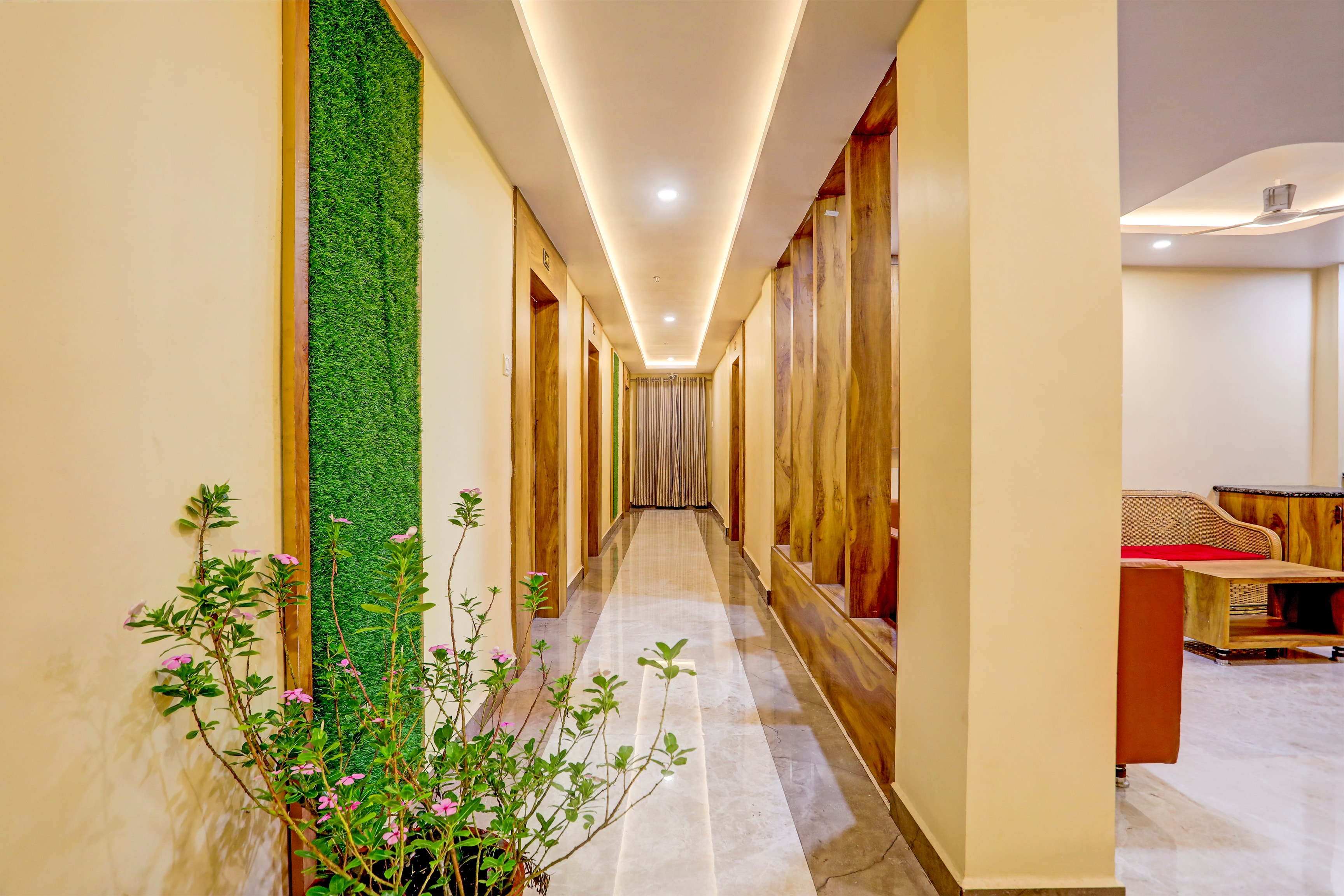 Super Townhouse Oak Dhanbad Near SSLNT College Formerly Kapson in Dhanbad