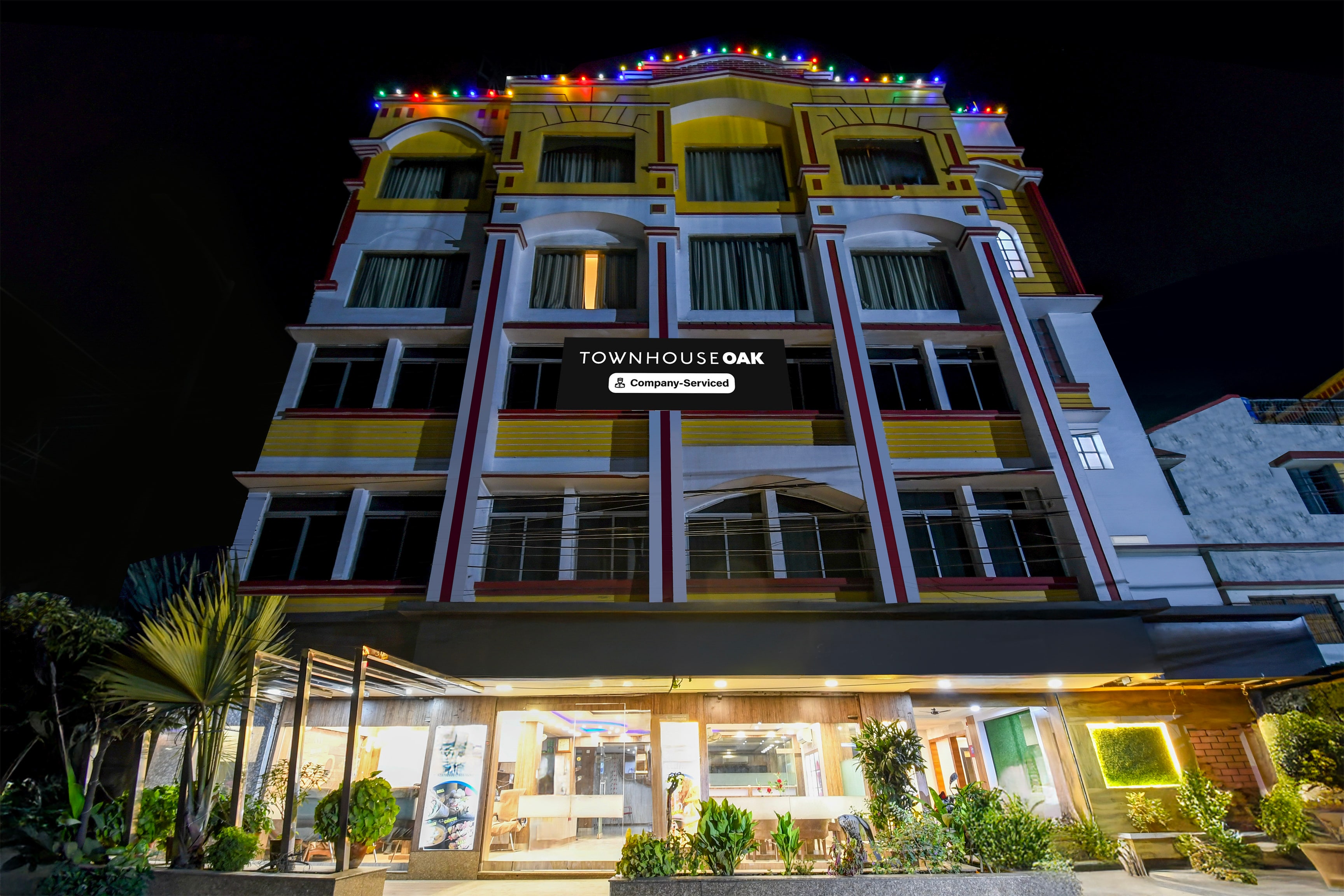 Super Townhouse Oak Dhanbad Near SSLNT College Formerly Kapson in Dhanbad