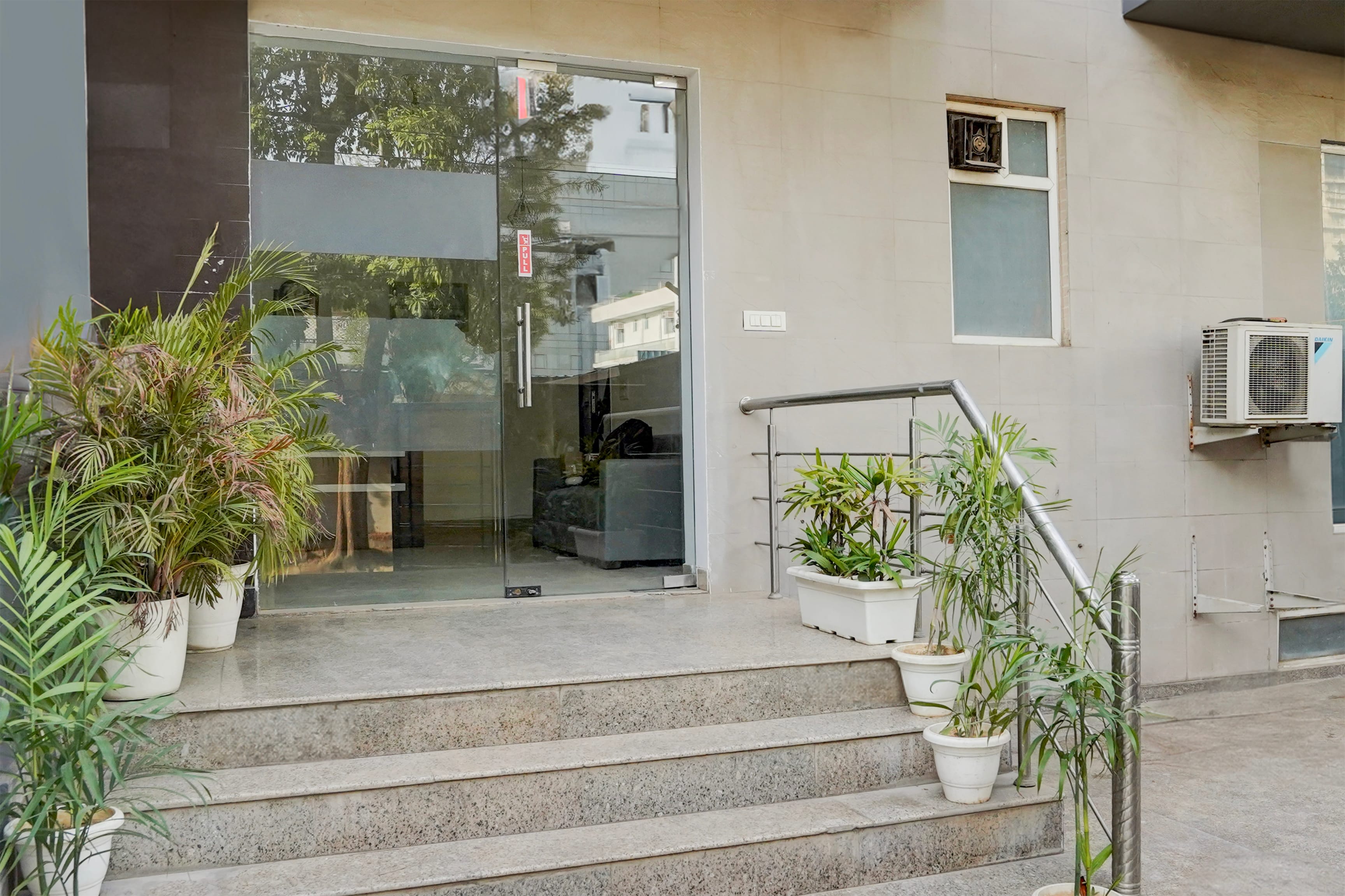 Super Townhouse Sector 53 Golf Course Road in Gurgaon