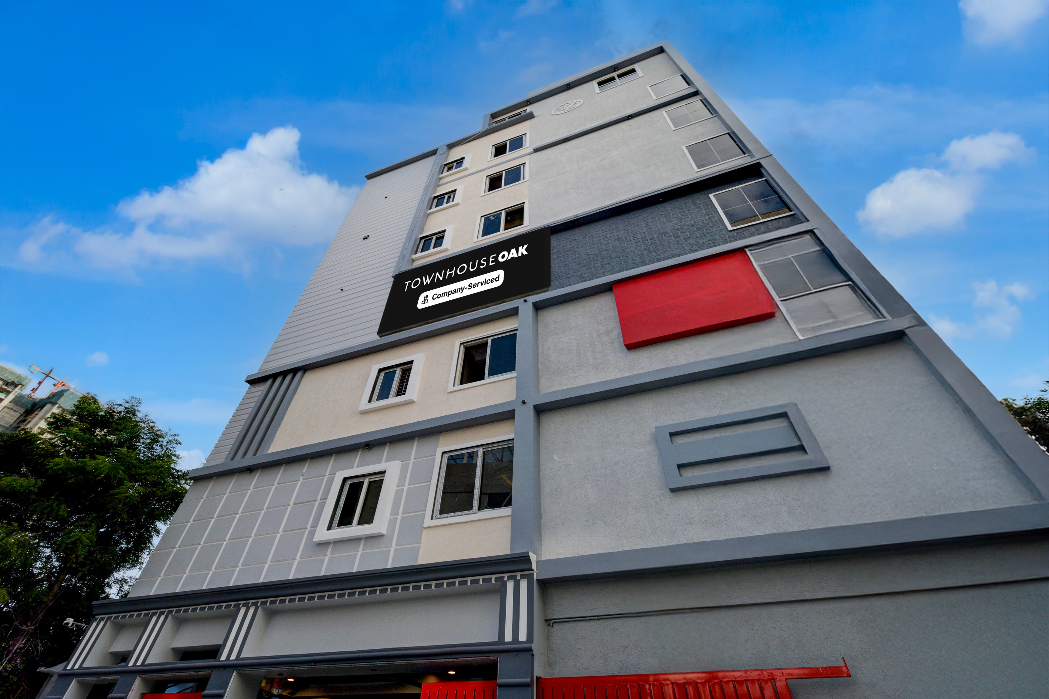 Super Townhouse Oak Premier Raidurg Biodiversity Park in Hyderabad