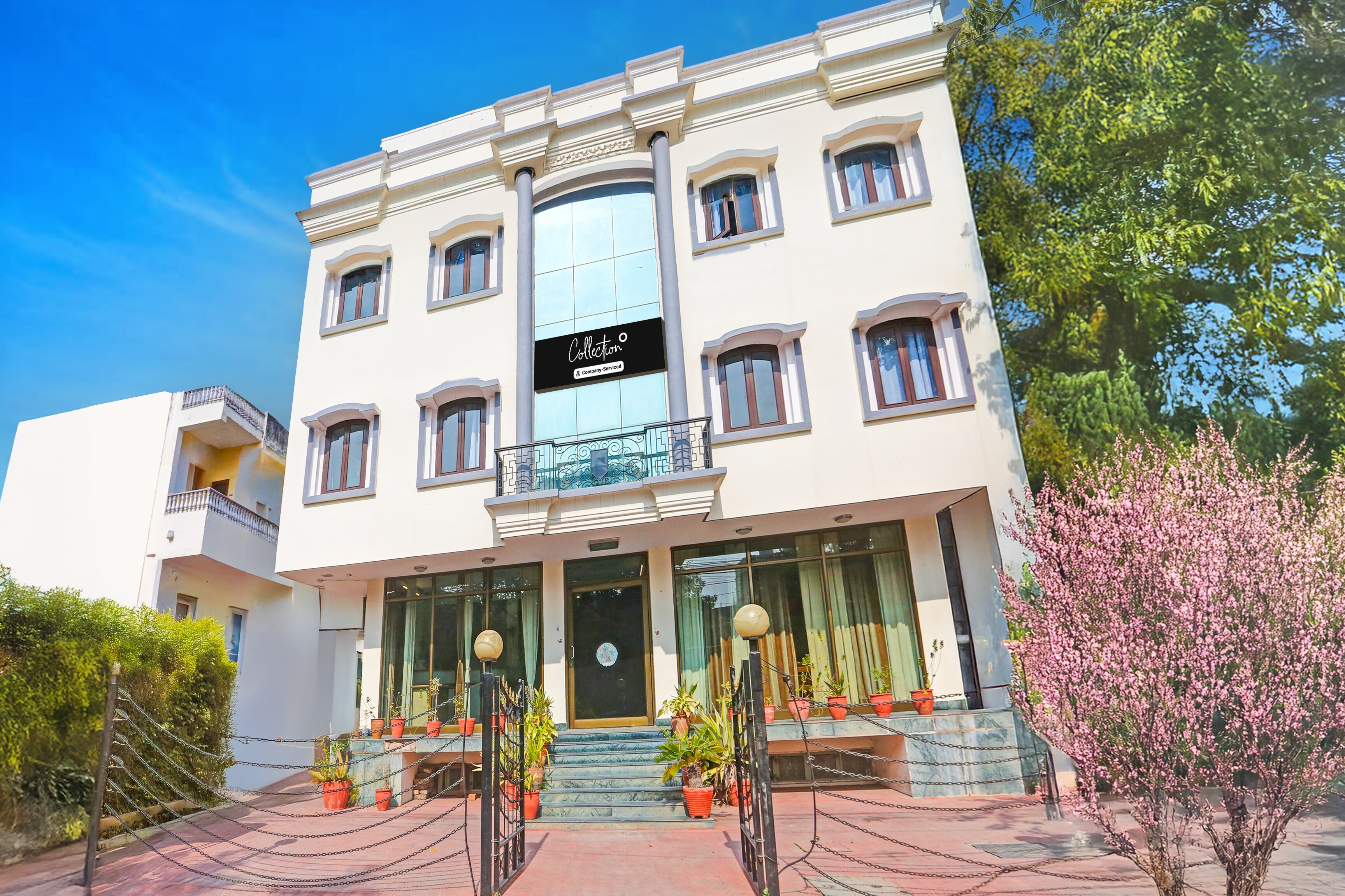 Super Collection O Bani Park Near Collectorate Circle Formerly Anuja Palace in Jaipur