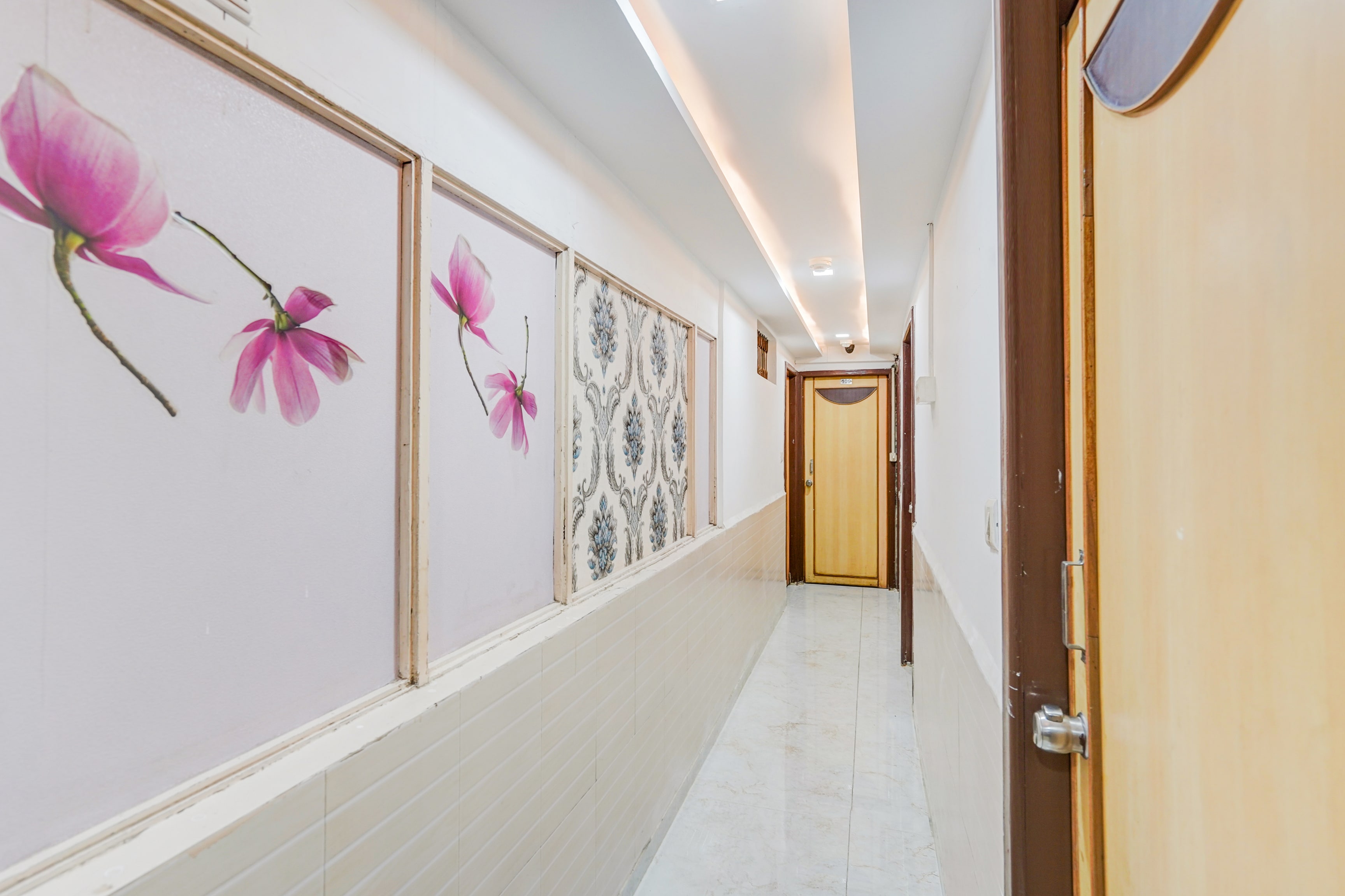 Super Collection O Maninagar East Formerly Maninagar Residency in Ahmedabad