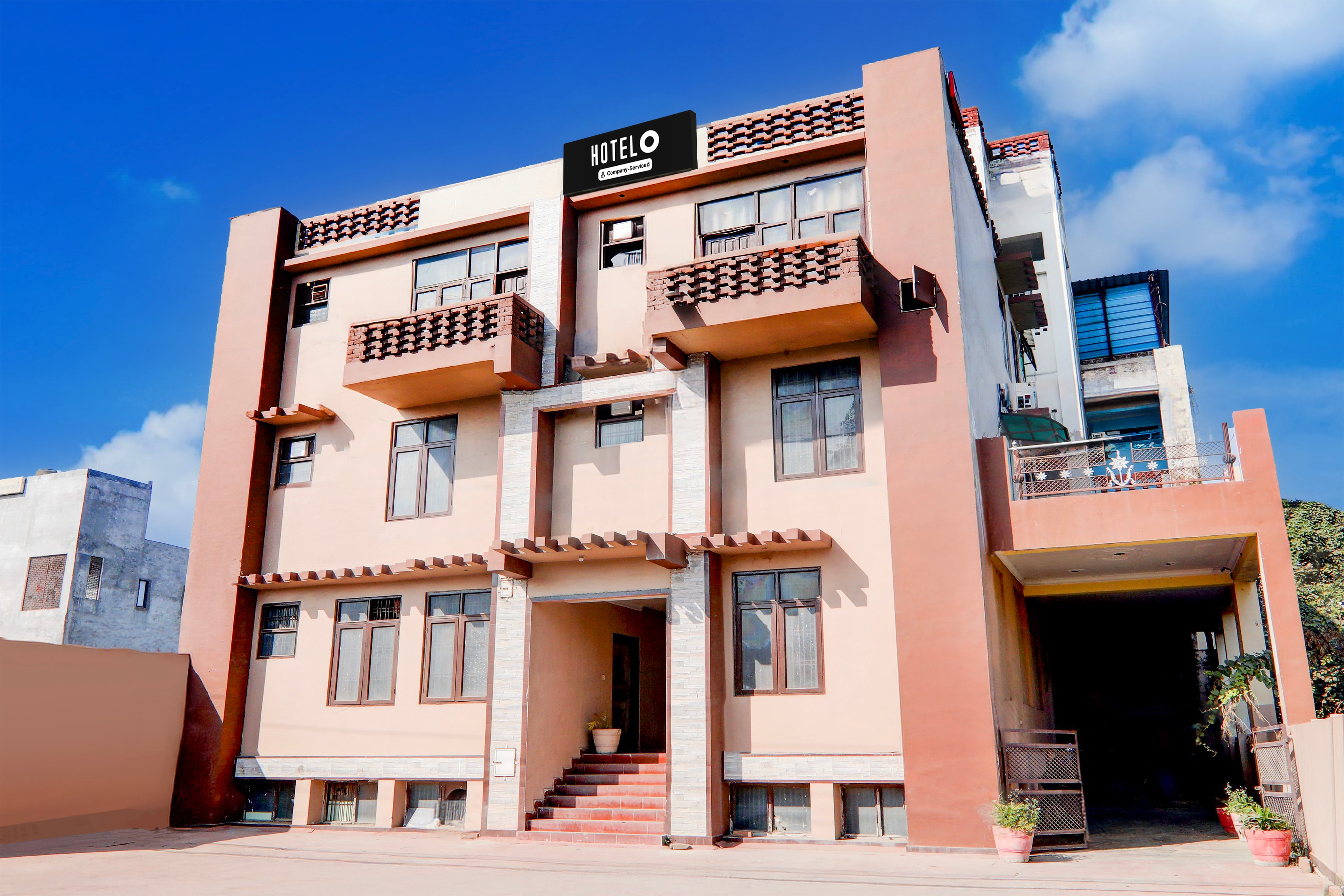 Super Hotel O Sharda Nagar Lucknow in Lucknow