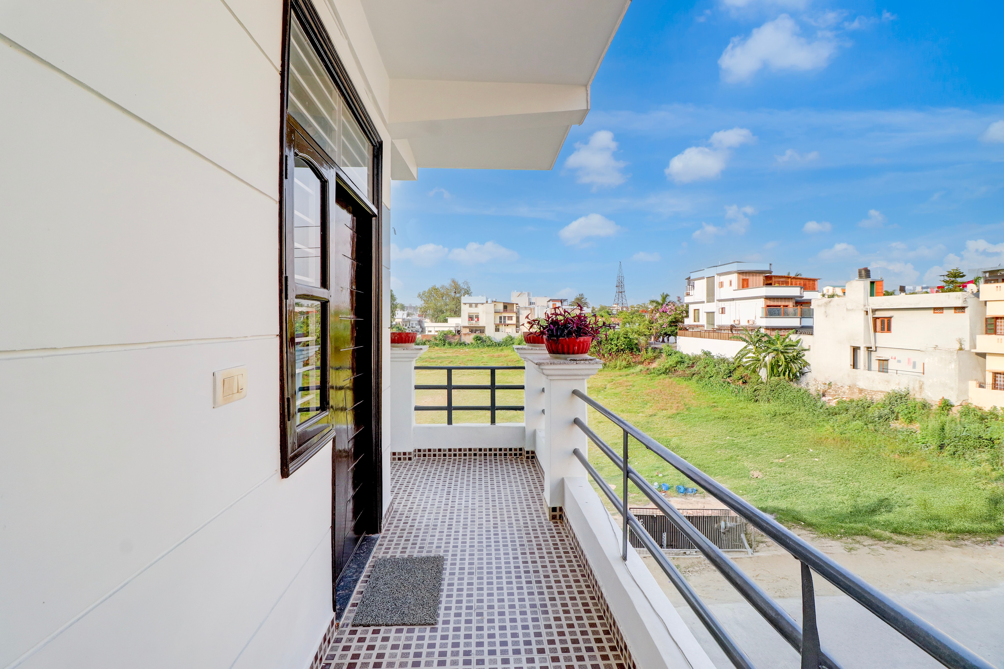 Super Hotel O Shimla Bypass Road ISBT Dehradun Formerly Benison Guest House in Dehradun