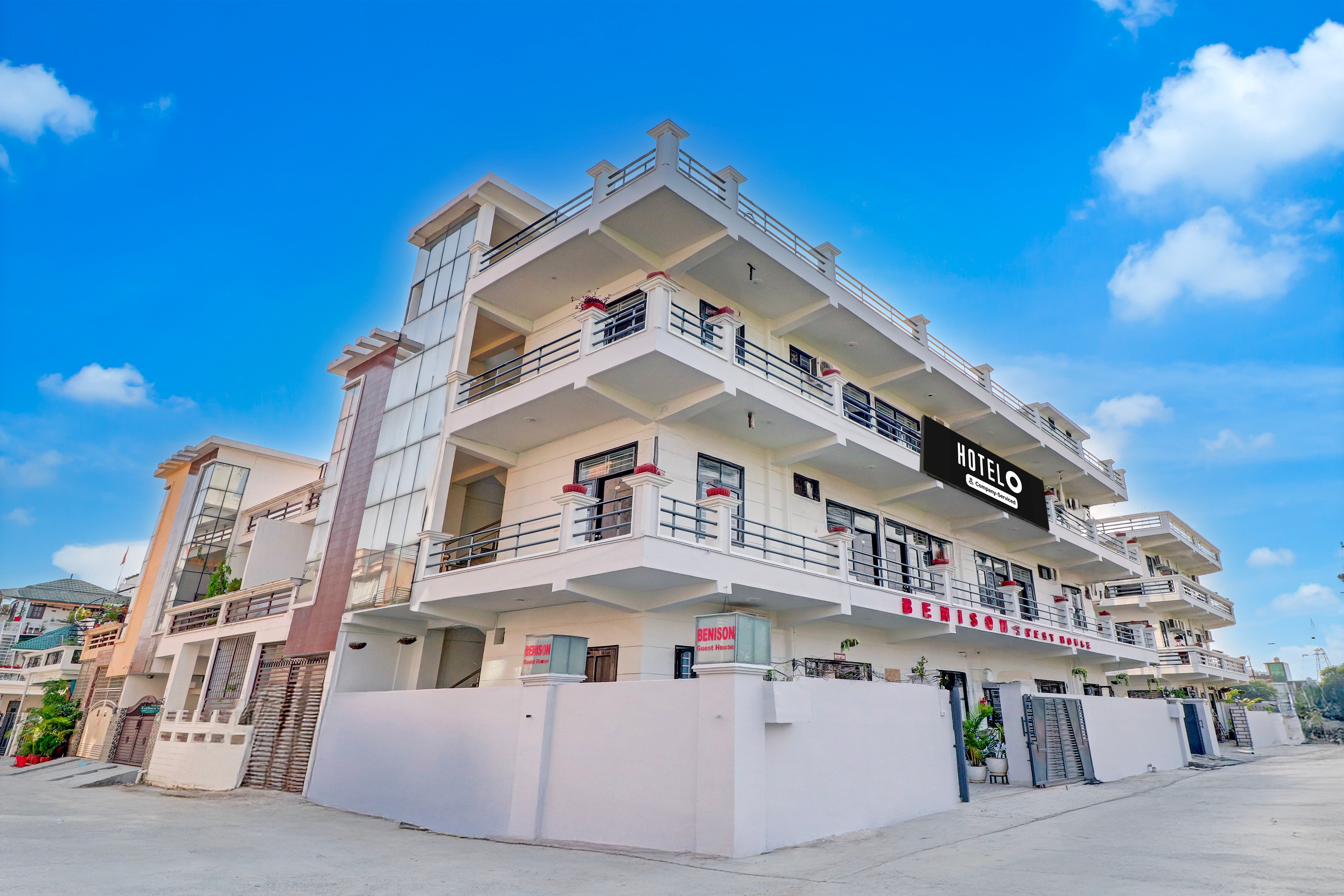 Super Hotel O Shimla Bypass Road ISBT Dehradun Formerly Benison Guest House in Dehradun