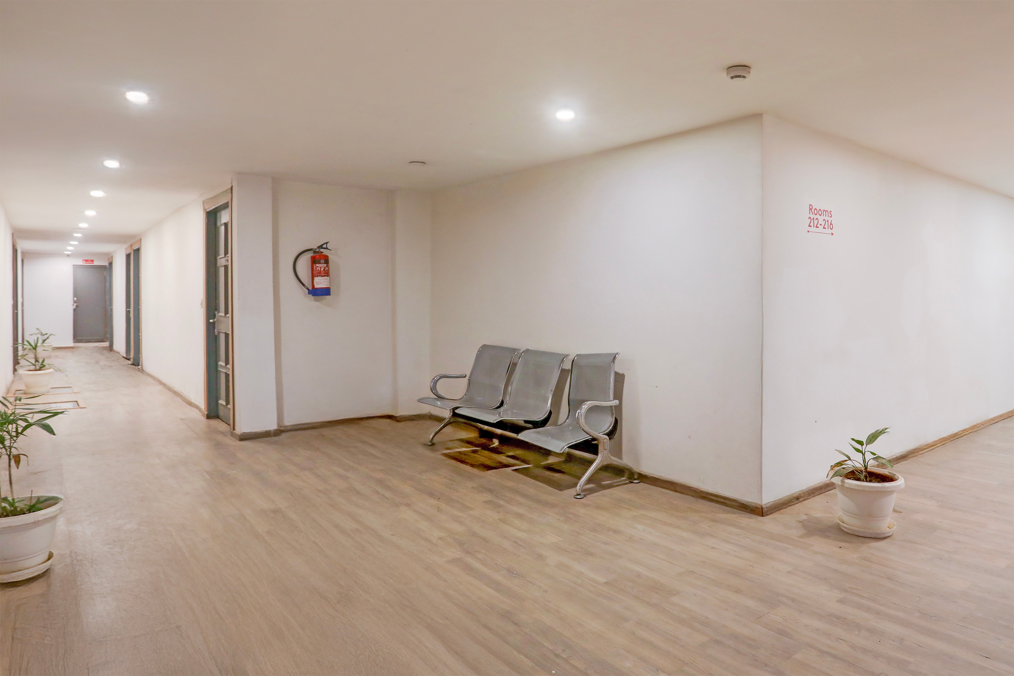 Super Townhouse Prayagraj Near Railway Station Formerly Santosh Palace in Prayagraj