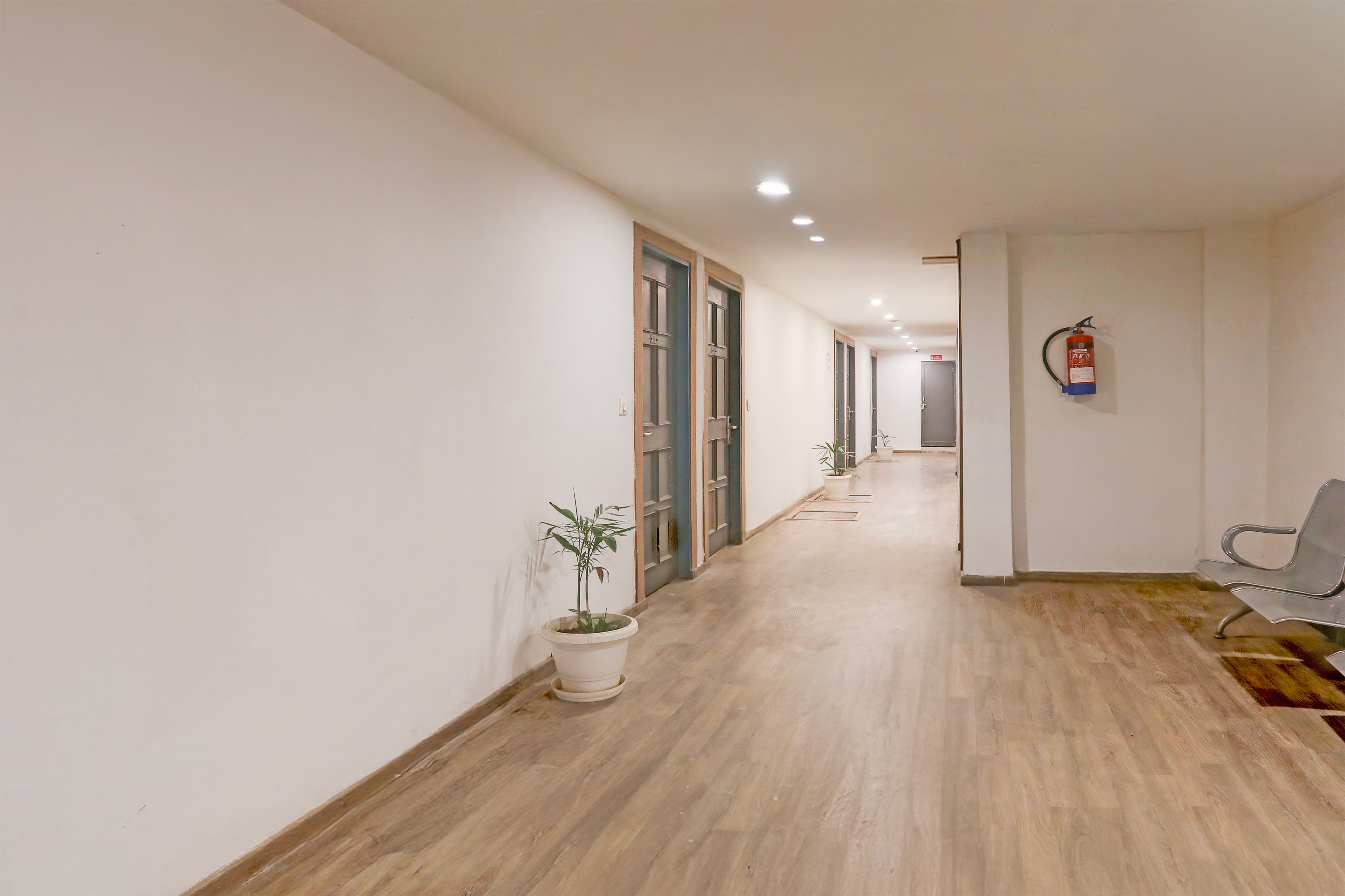 Super Townhouse Prayagraj Near Railway Station Formerly Santosh Palace in Prayagraj