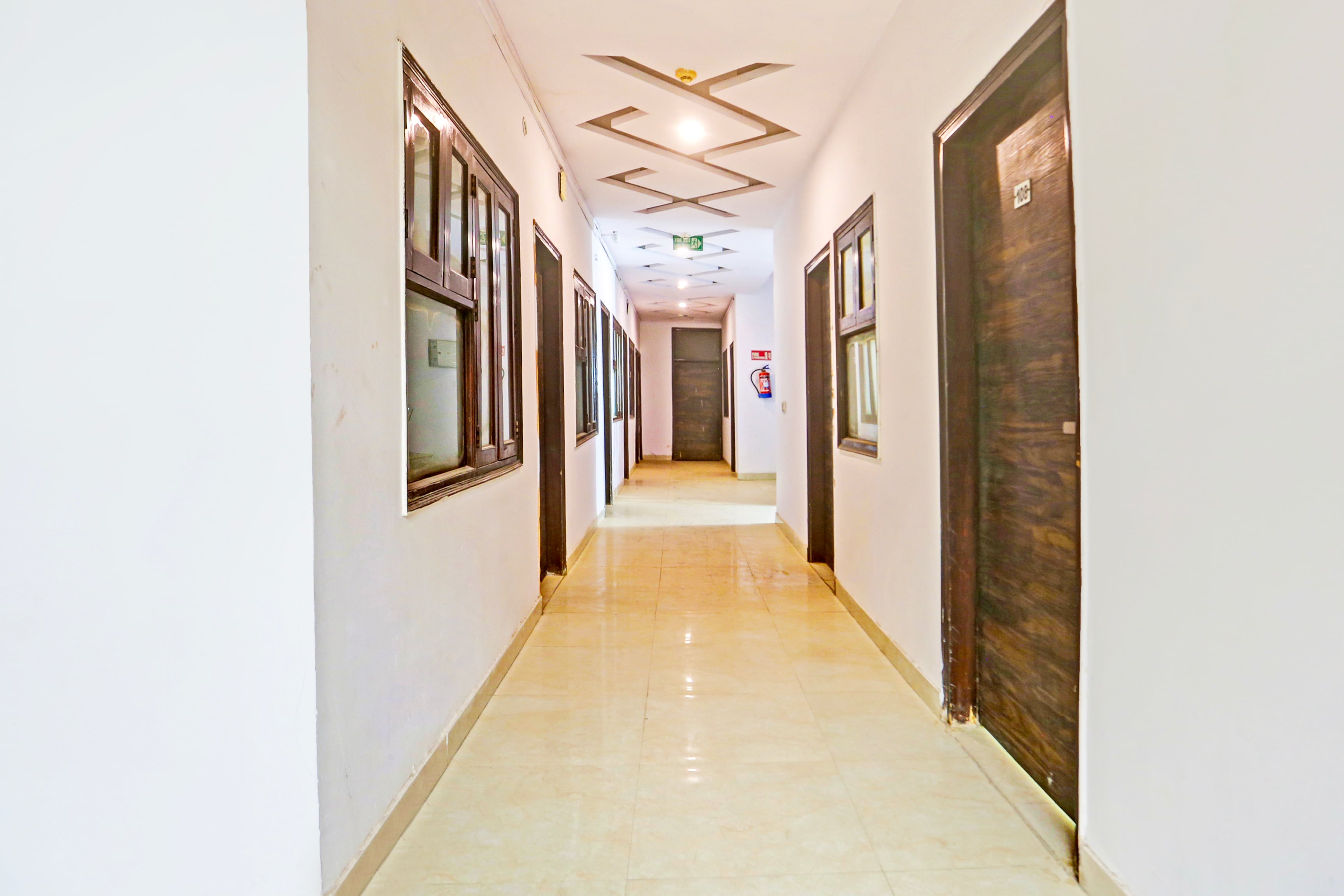 Super Hotel O Shalimar Bagh Max Hospital in Delhi