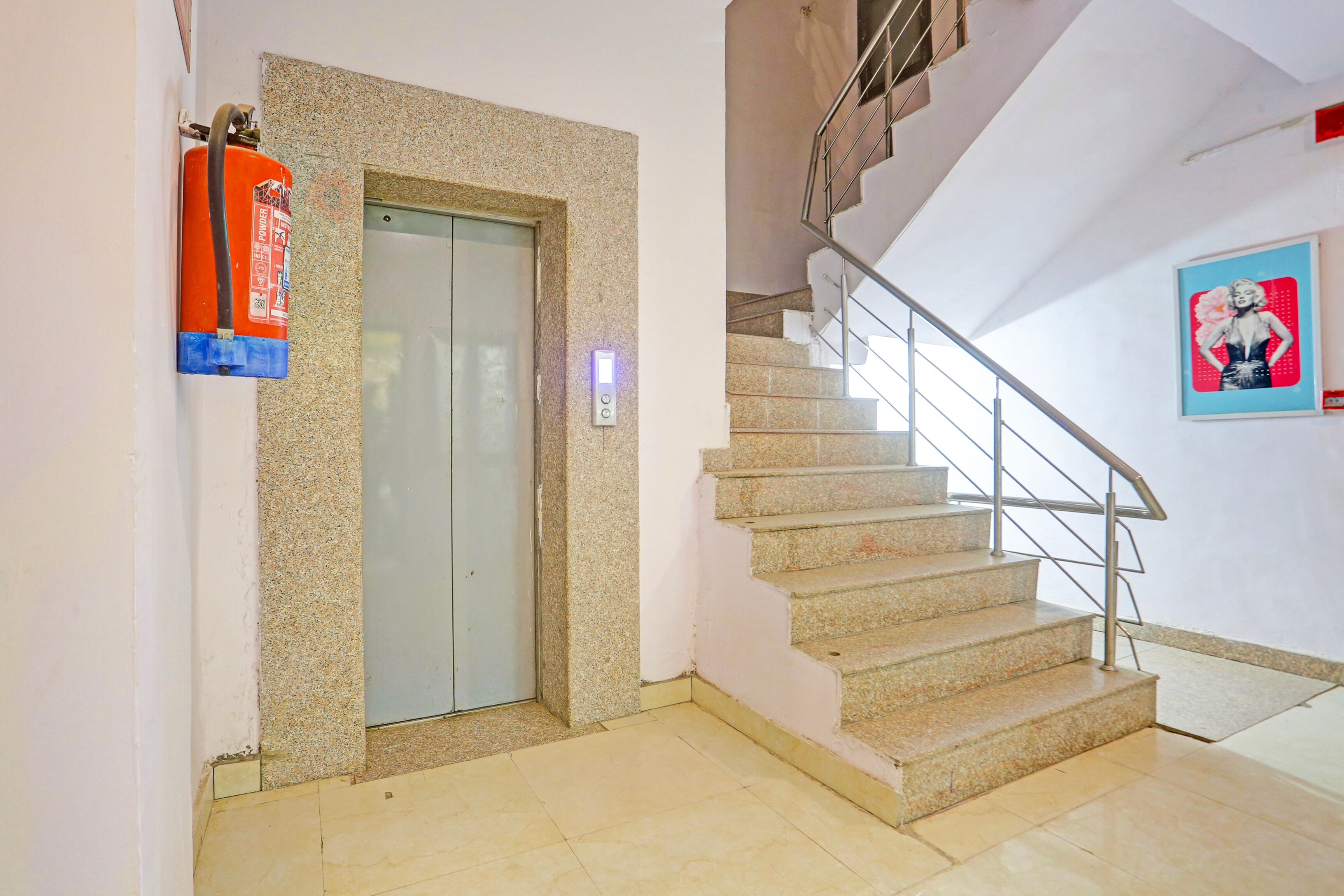 Super Hotel O Shalimar Bagh Max Hospital in Delhi