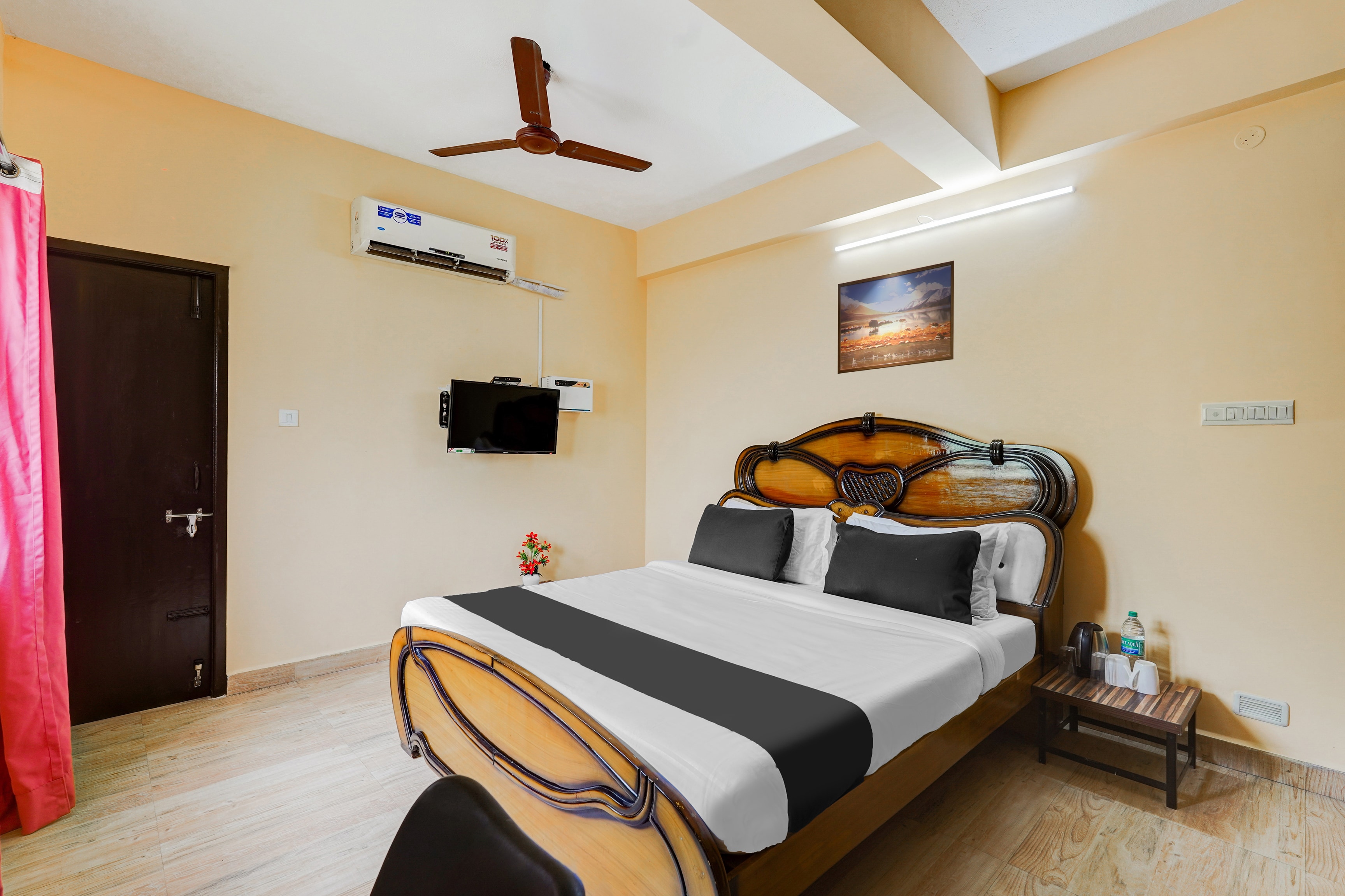 Super Hotel O Velachery Near Devi Karumariamman Nagar Extension in Chennai