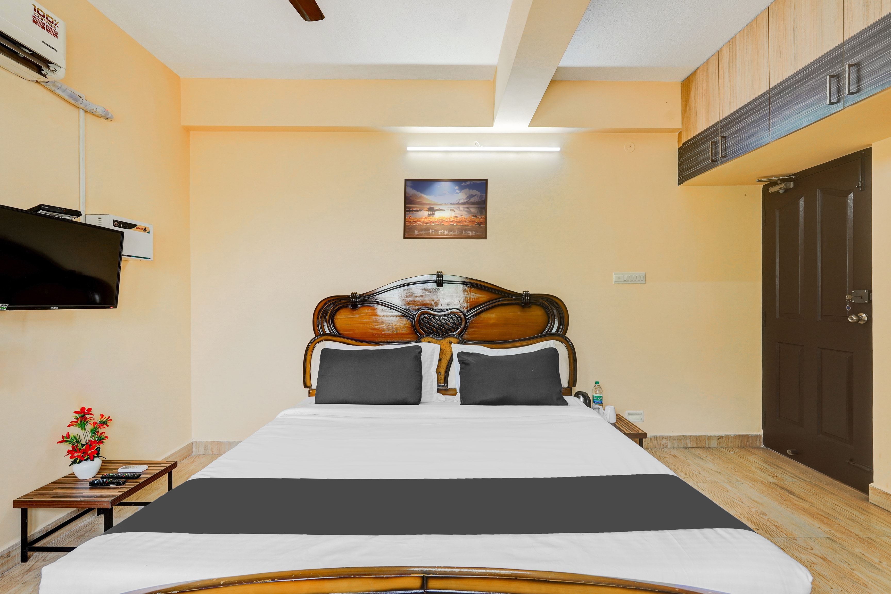 Super Hotel O Velachery Near Devi Karumariamman Nagar Extension in Chennai