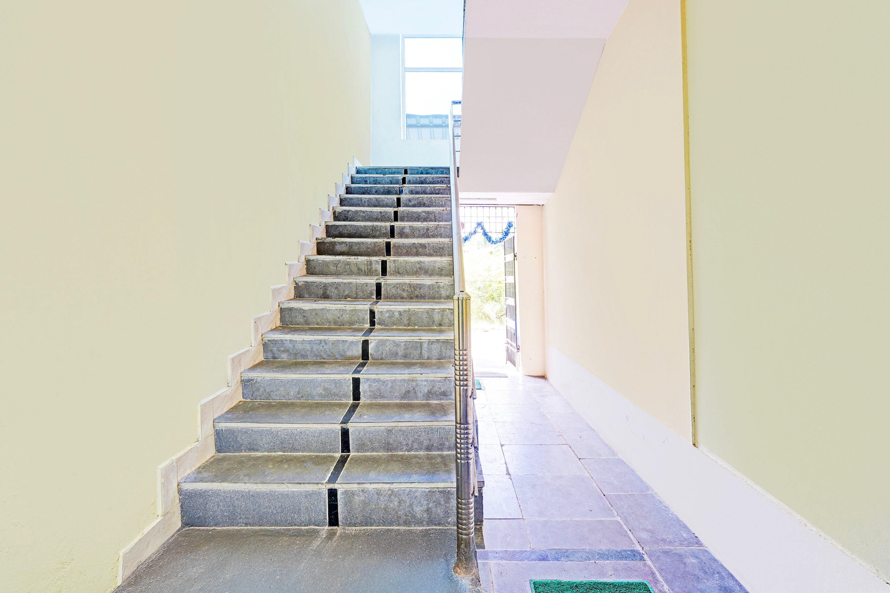 Super Collection O Guduvancheri Railway Station in Gurgaon