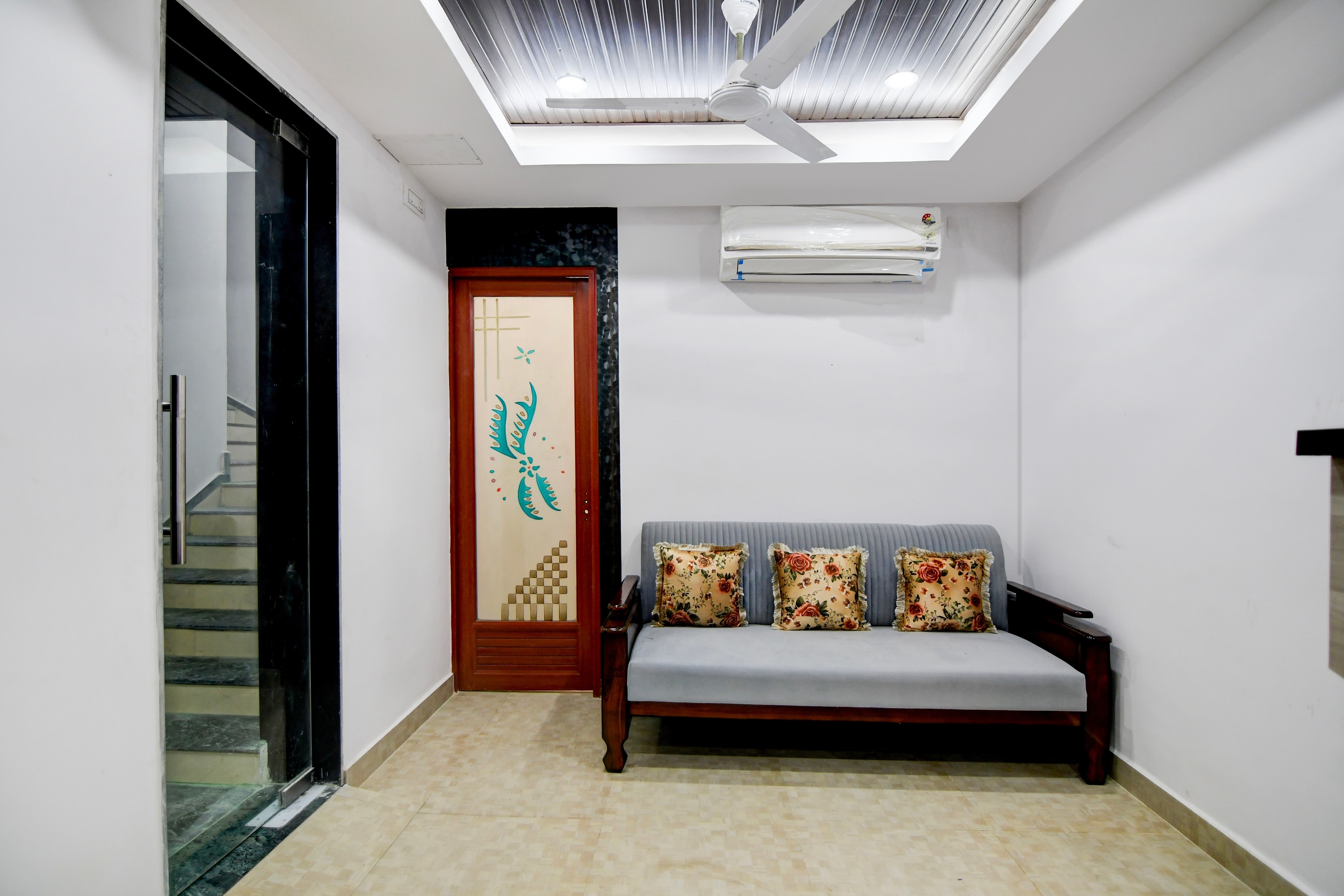 Super Collection O Chinar Park Near Airport in Kolkata