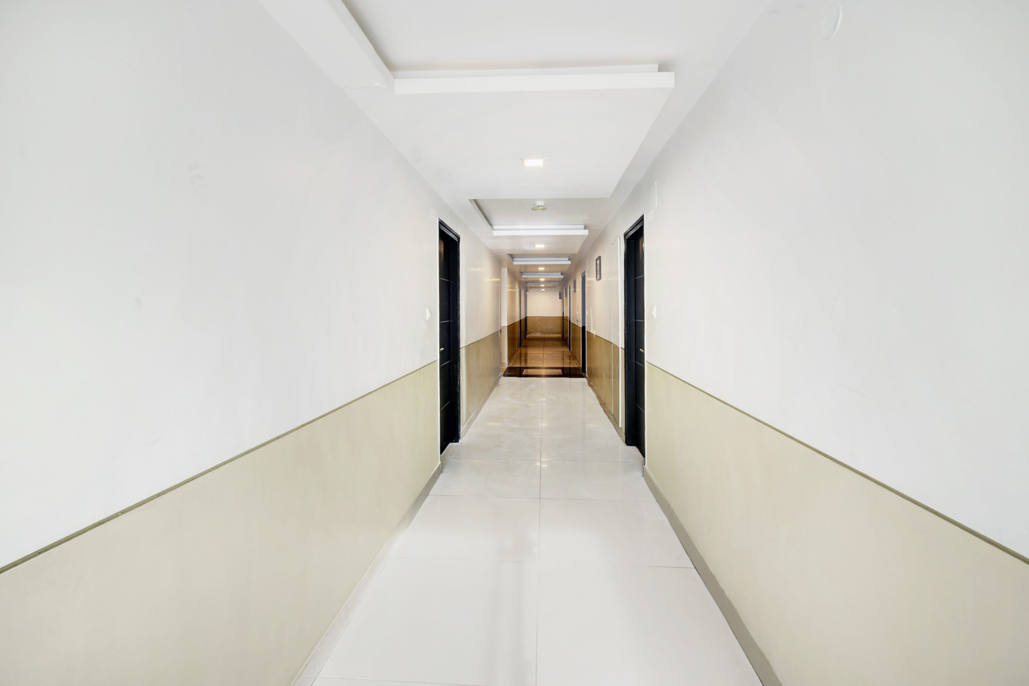 Super Townhouse City Center Near Mysore Palace Formerly Aavass Inn in Mysore