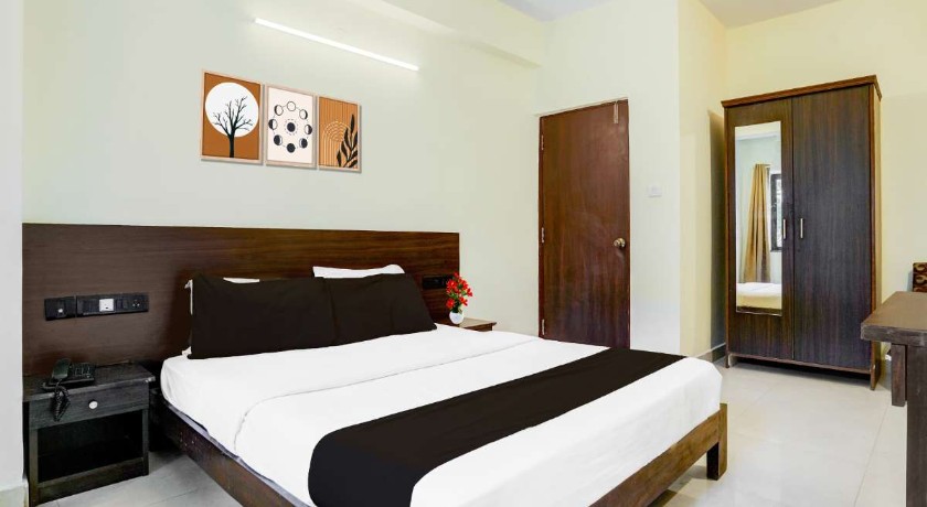 Super Collection O Panjim Near Miramar Beach in Goa