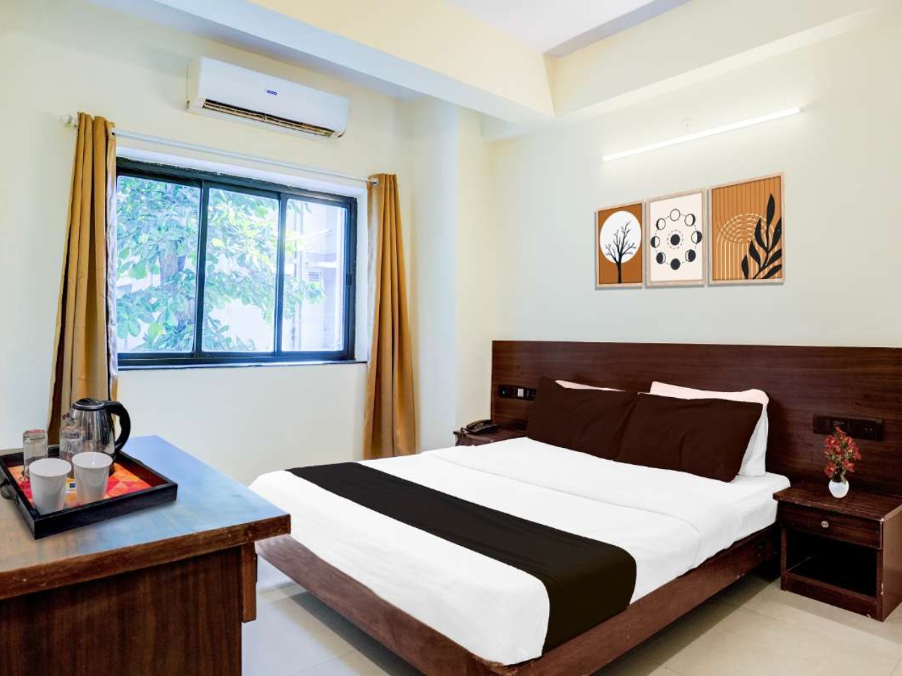 Super Collection O Panjim Near Miramar Beach in Goa