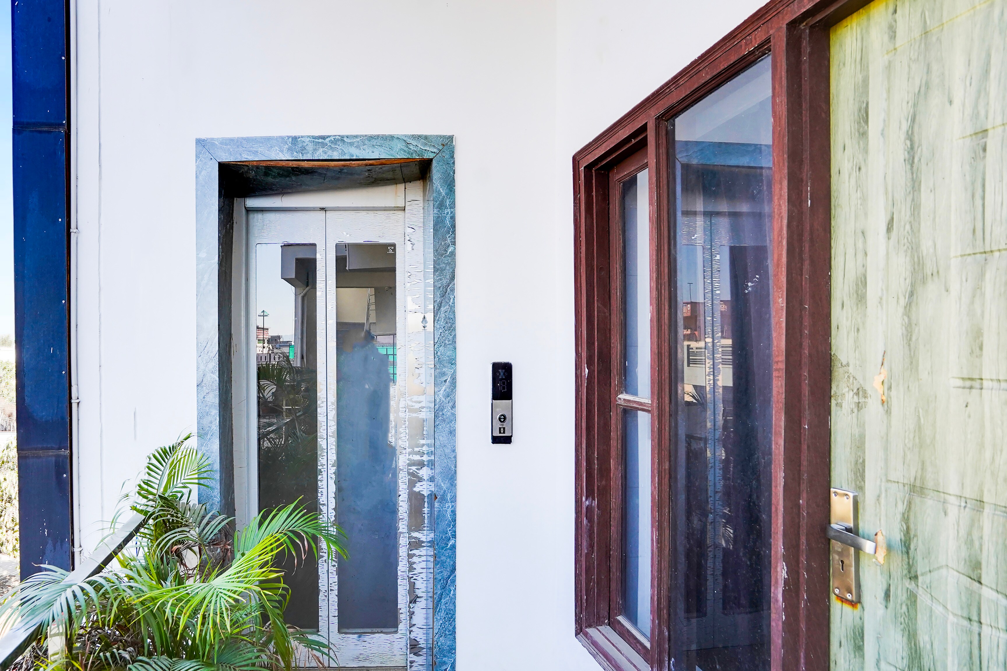 Super Hotel O Kedarpuram Near Doon University in Dehradun