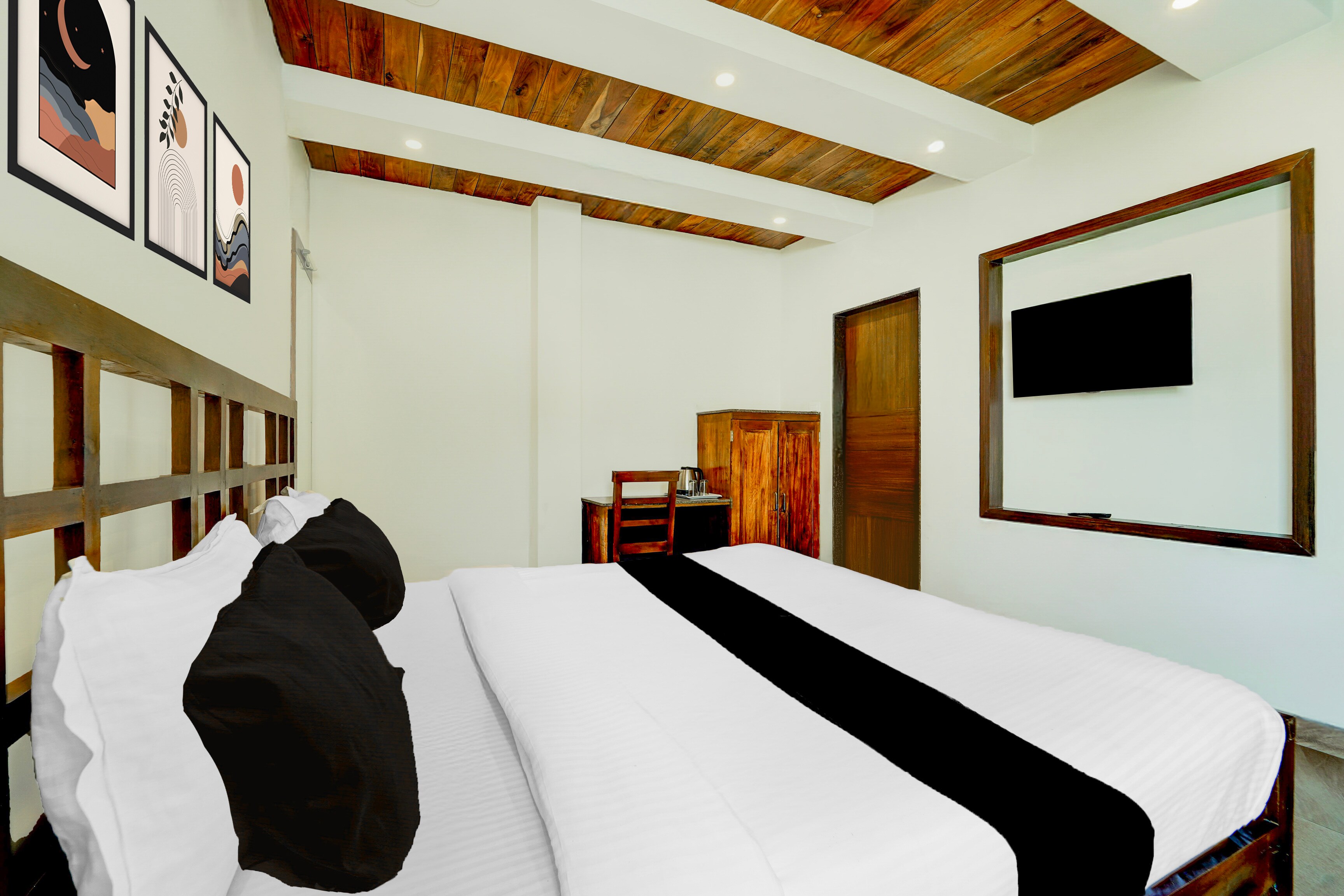 Collection O Charing Cross Ooty in Ooty