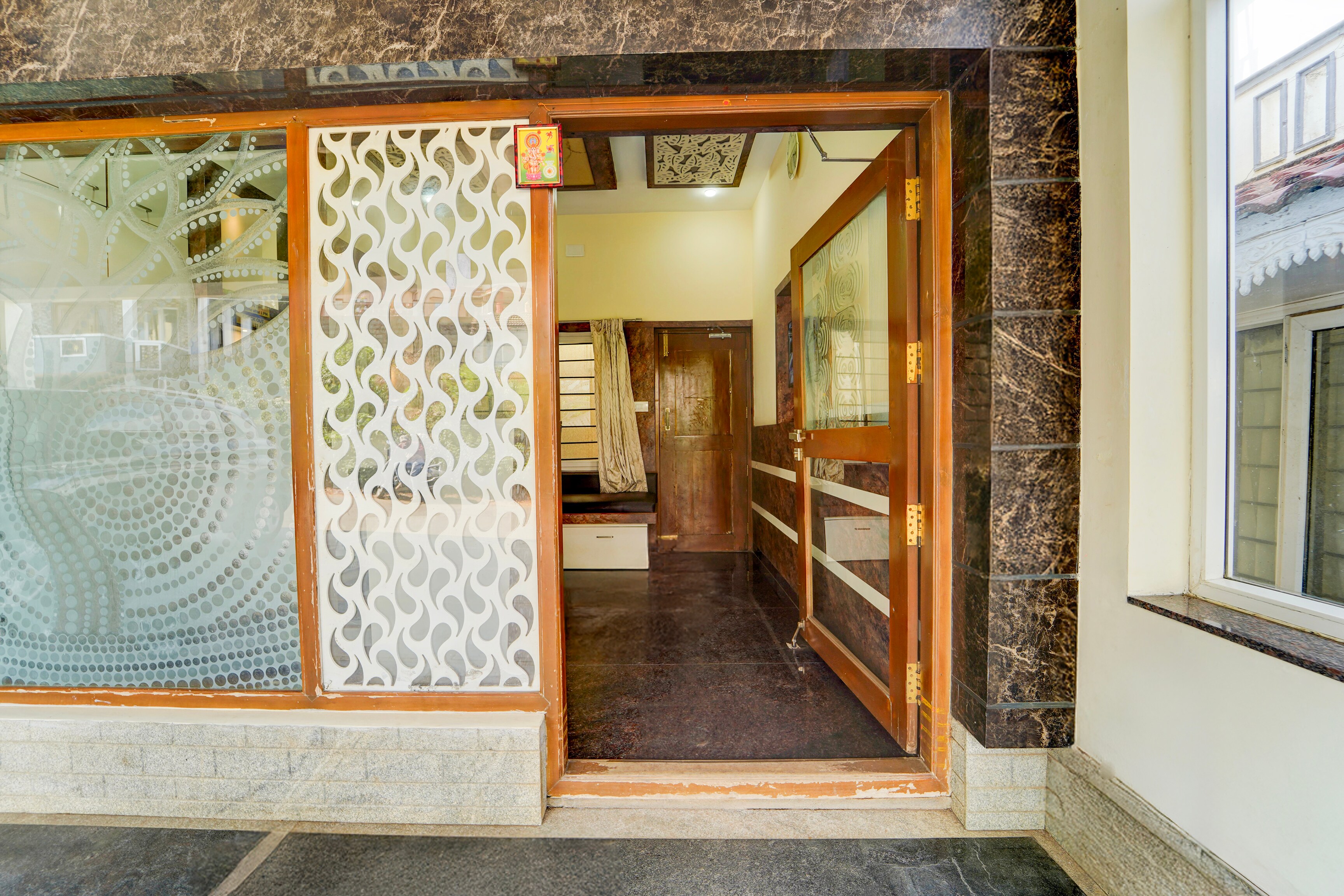 Collection O Charing Cross Ooty in Ooty