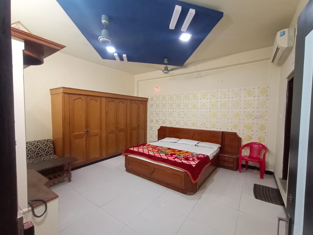 Hotel Gujarat Heritage in Ujjain
