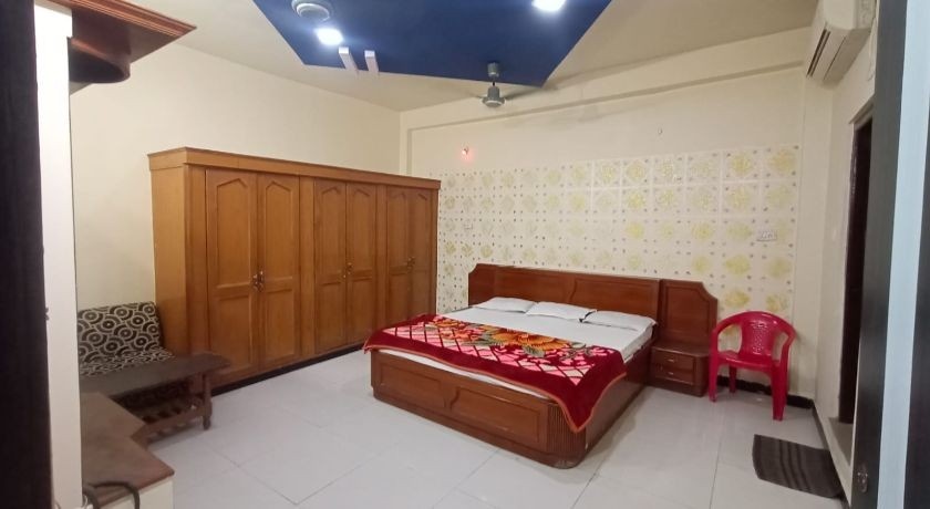 Hotel Gujarat Heritage in Ujjain