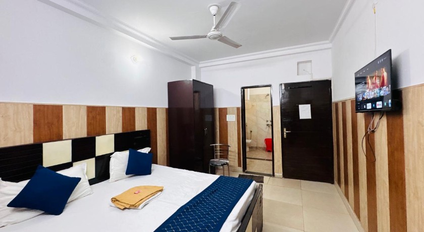 Hotel The Clark in Delhi