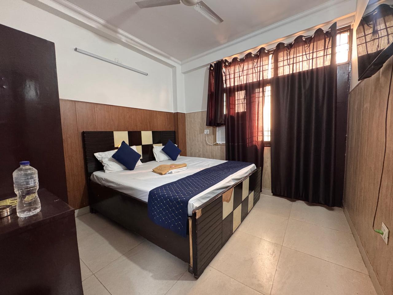 Hotel The Clark in Delhi