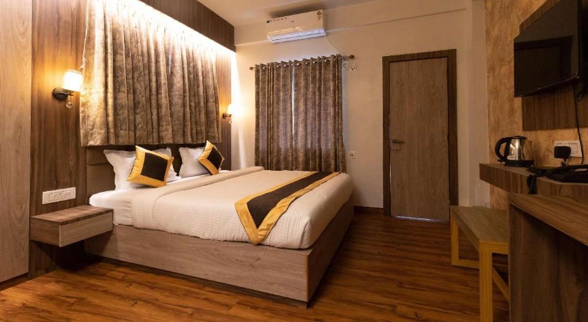 The Lake Palm Kalighat in Kolkata