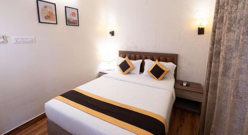 The Lake Palm Kalighat in Kolkata