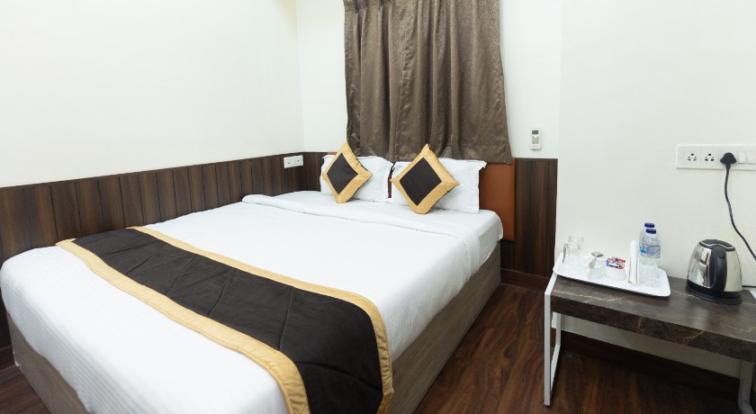 The Lake Palm Kalighat in Kolkata