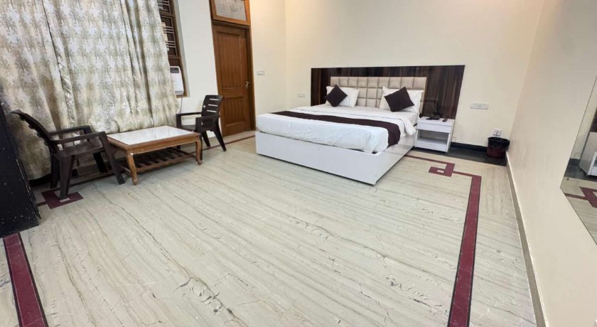 Hotel Warm Welcome Inn 51 in Noida