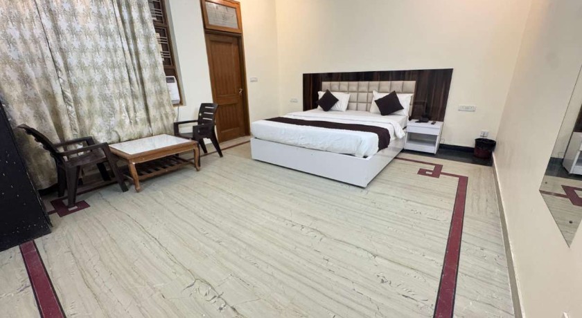 Hotel Warm Welcome Inn 51 in Noida