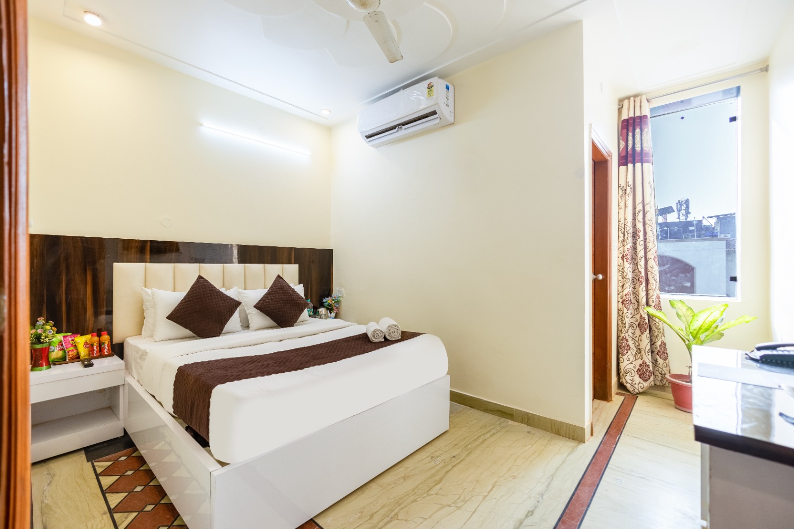 Hotel Warm Welcome Inn 51 in Noida