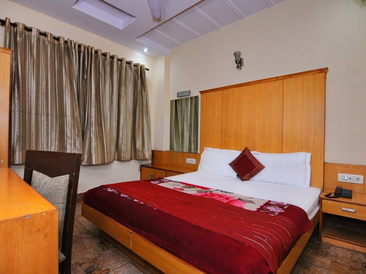 Hotel TJS Grand in Delhi