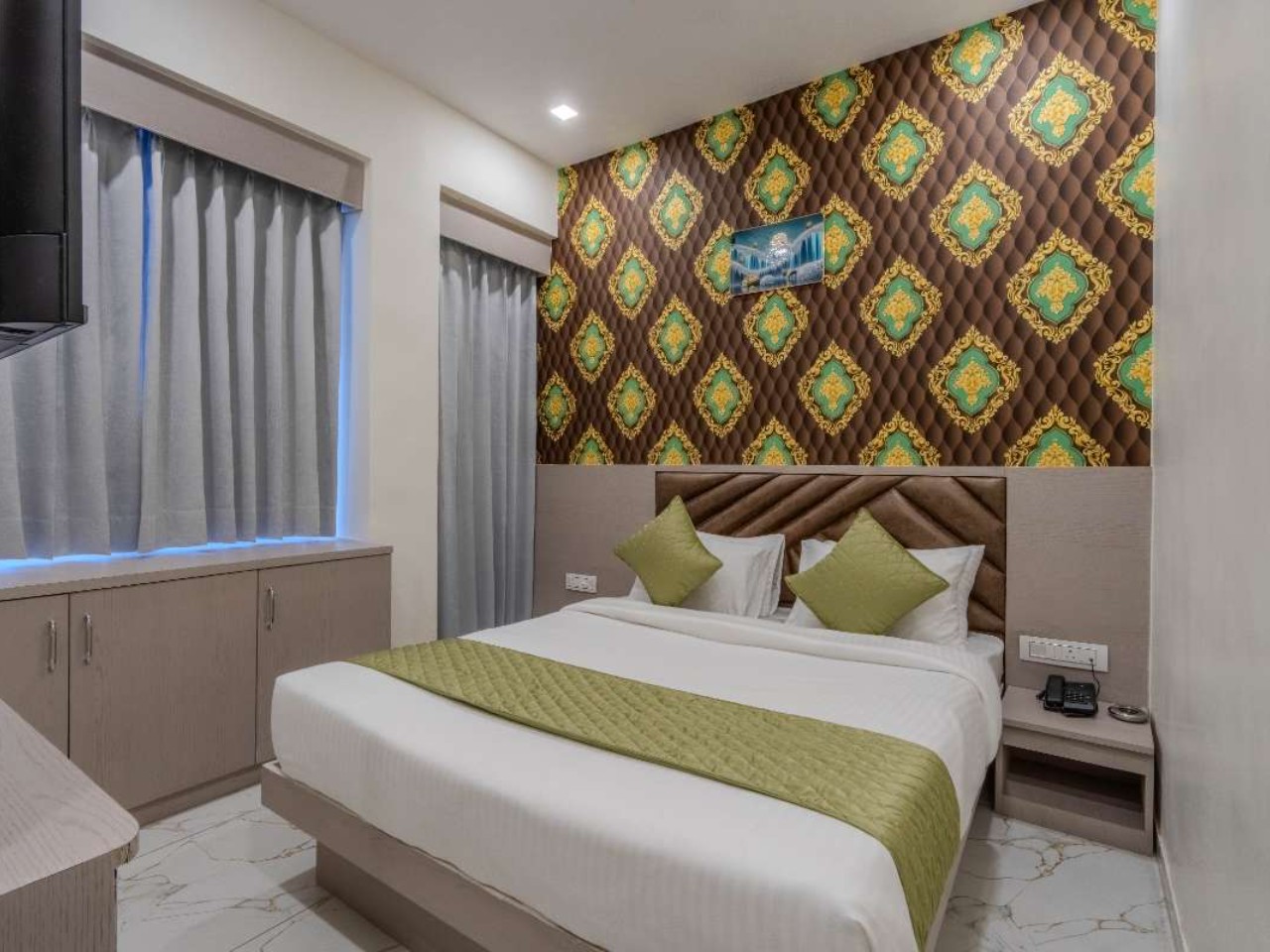 Hotel Vivan in Ahmedabad